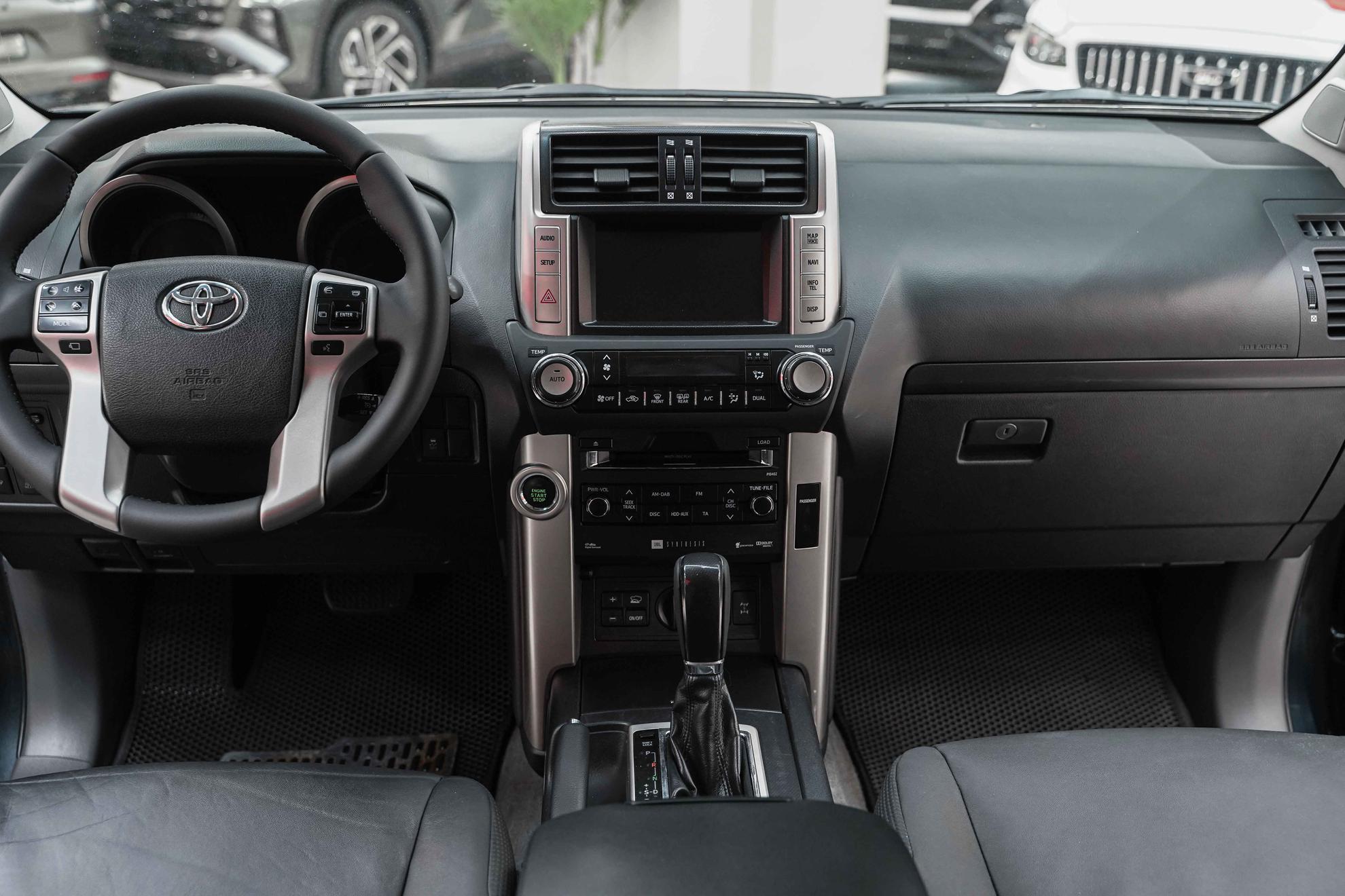 Toyota Land Cruiser Prado 2013, серый, ДЦ Орехово