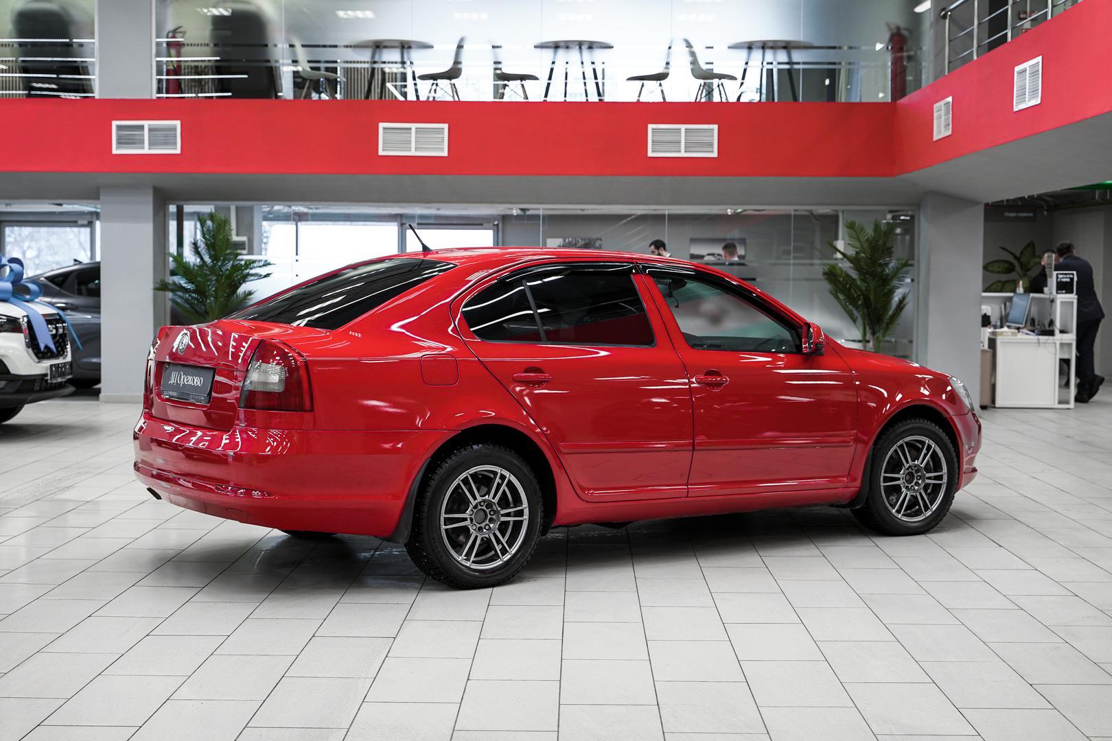 Skoda Octavia 2010, красный, ДЦ Орехово