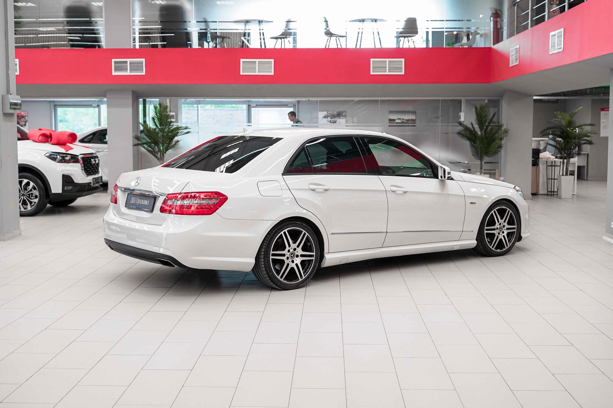 Mercedes-Benz E-Класс 2011, белый, ДЦ Орехово