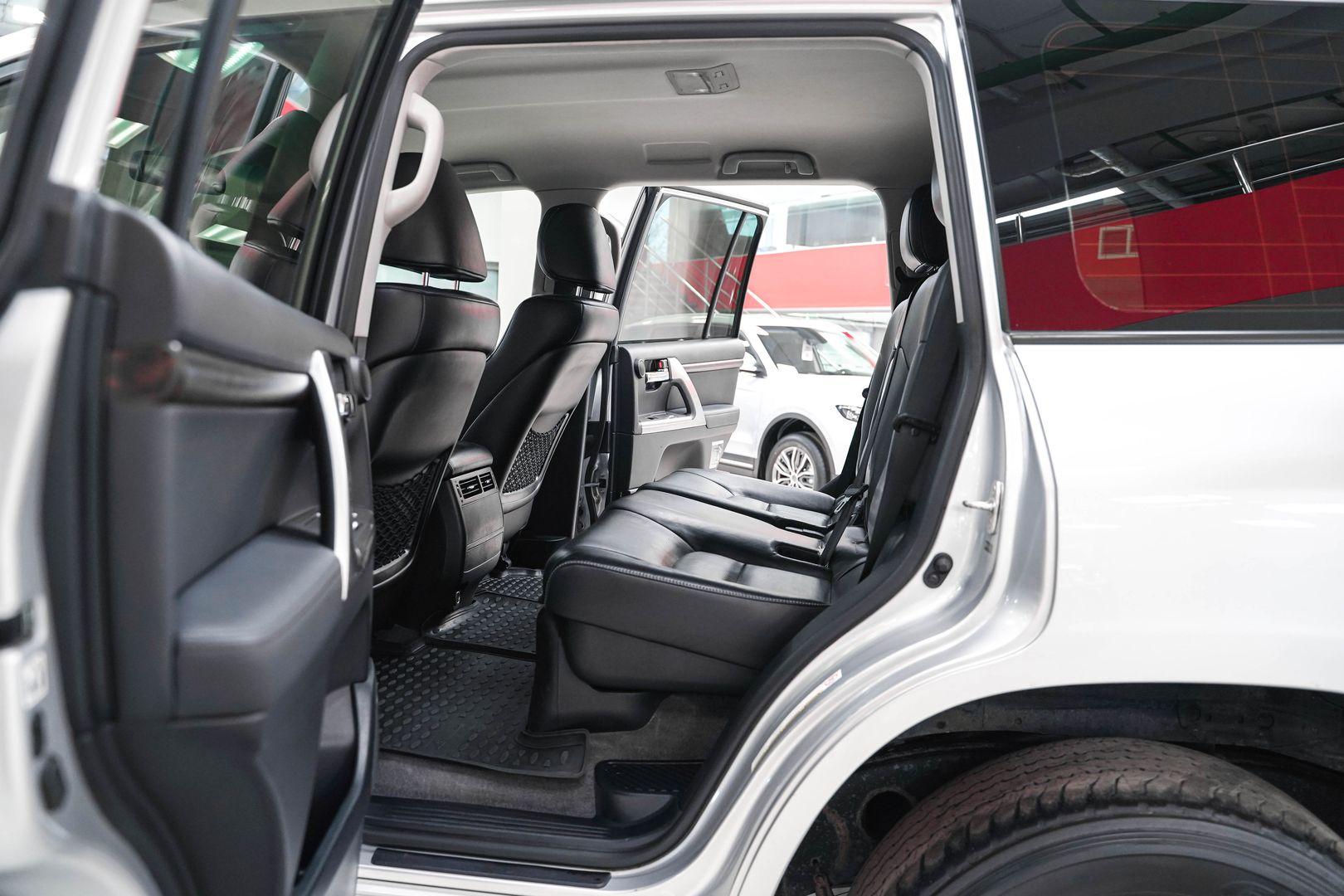 Toyota Land Cruiser 2013, серебряный, ДЦ Орехово