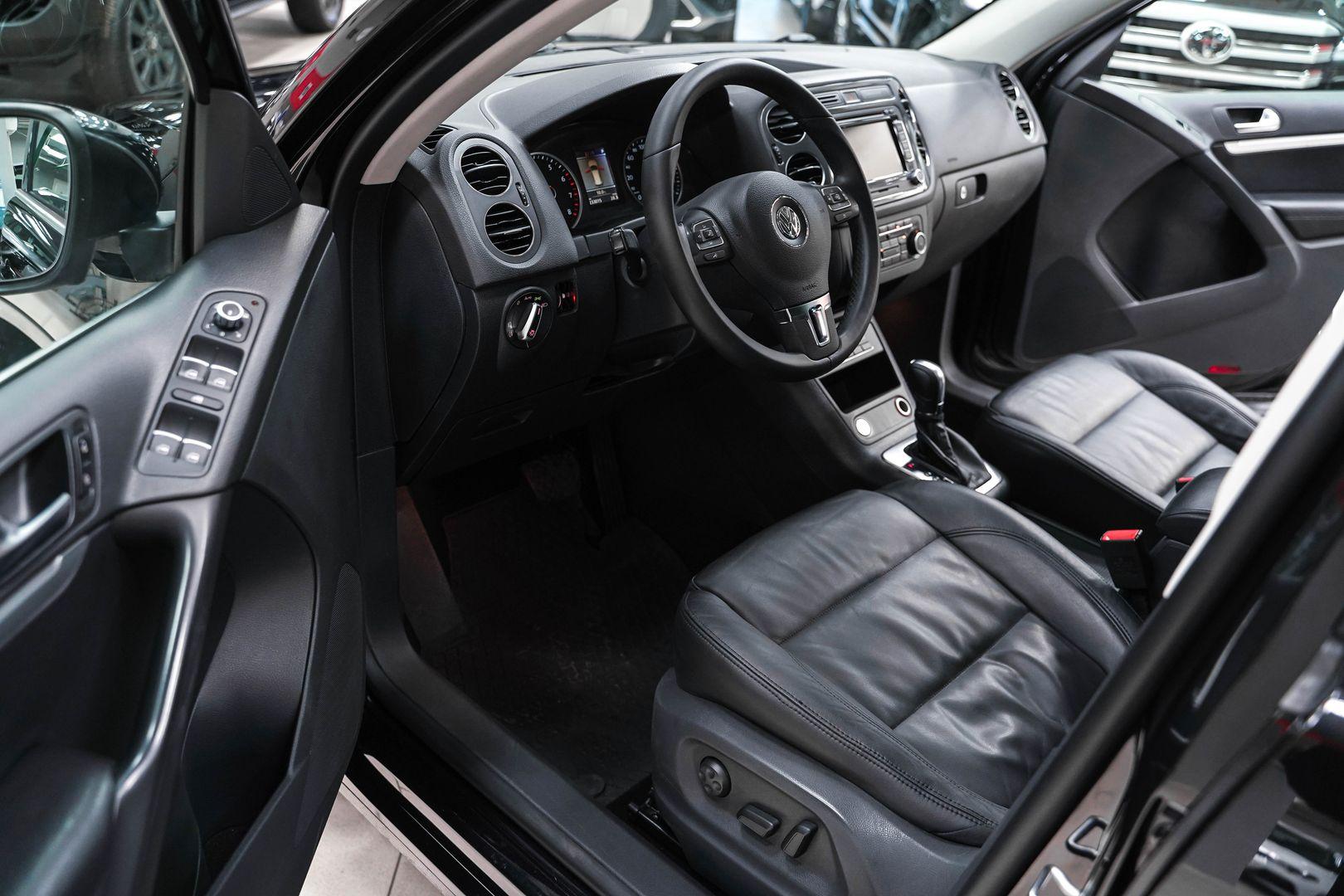 Volkswagen Tiguan 2012, черный, ДЦ Орехово