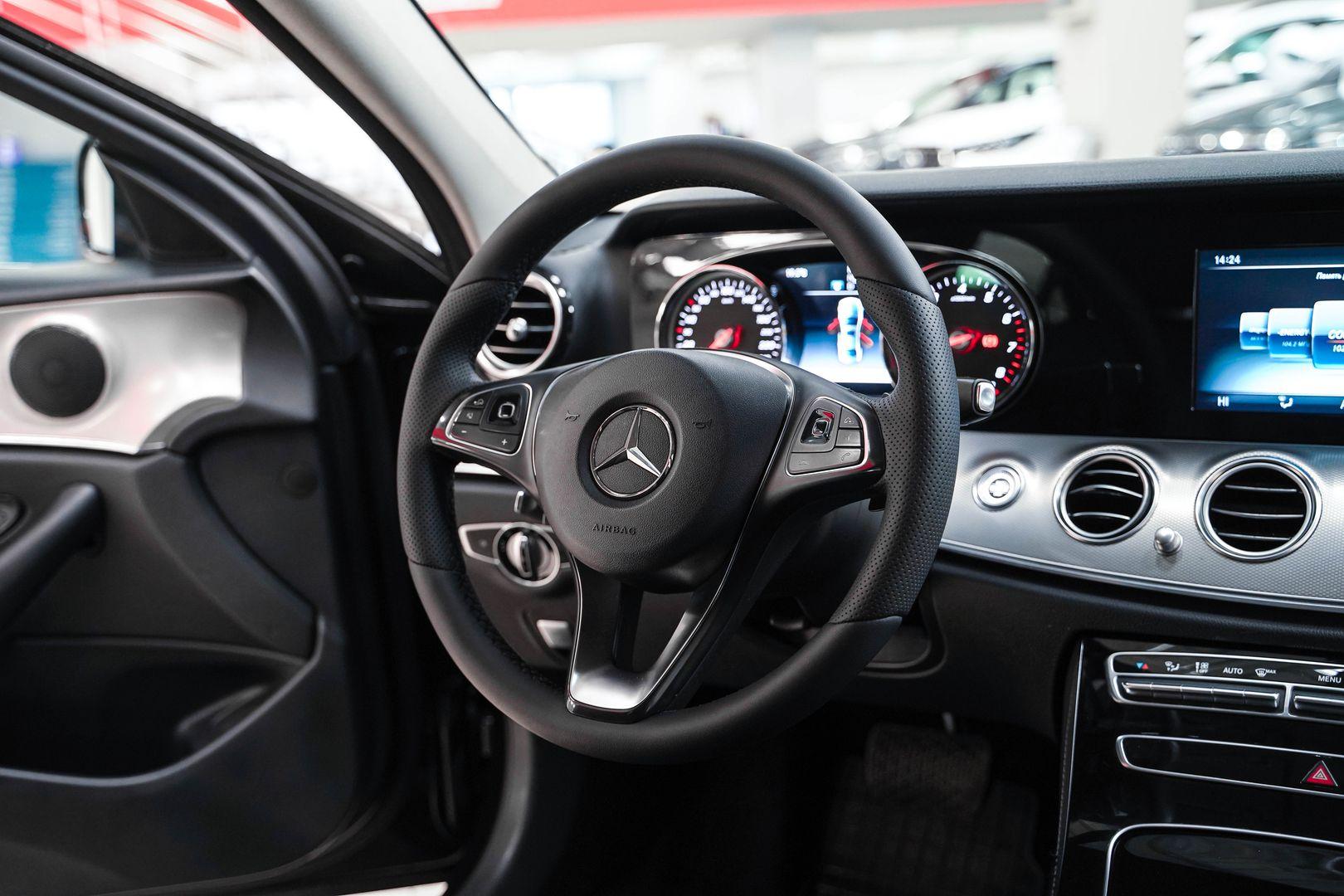Mercedes-Benz E-Класс 2017, черный, ДЦ Орехово