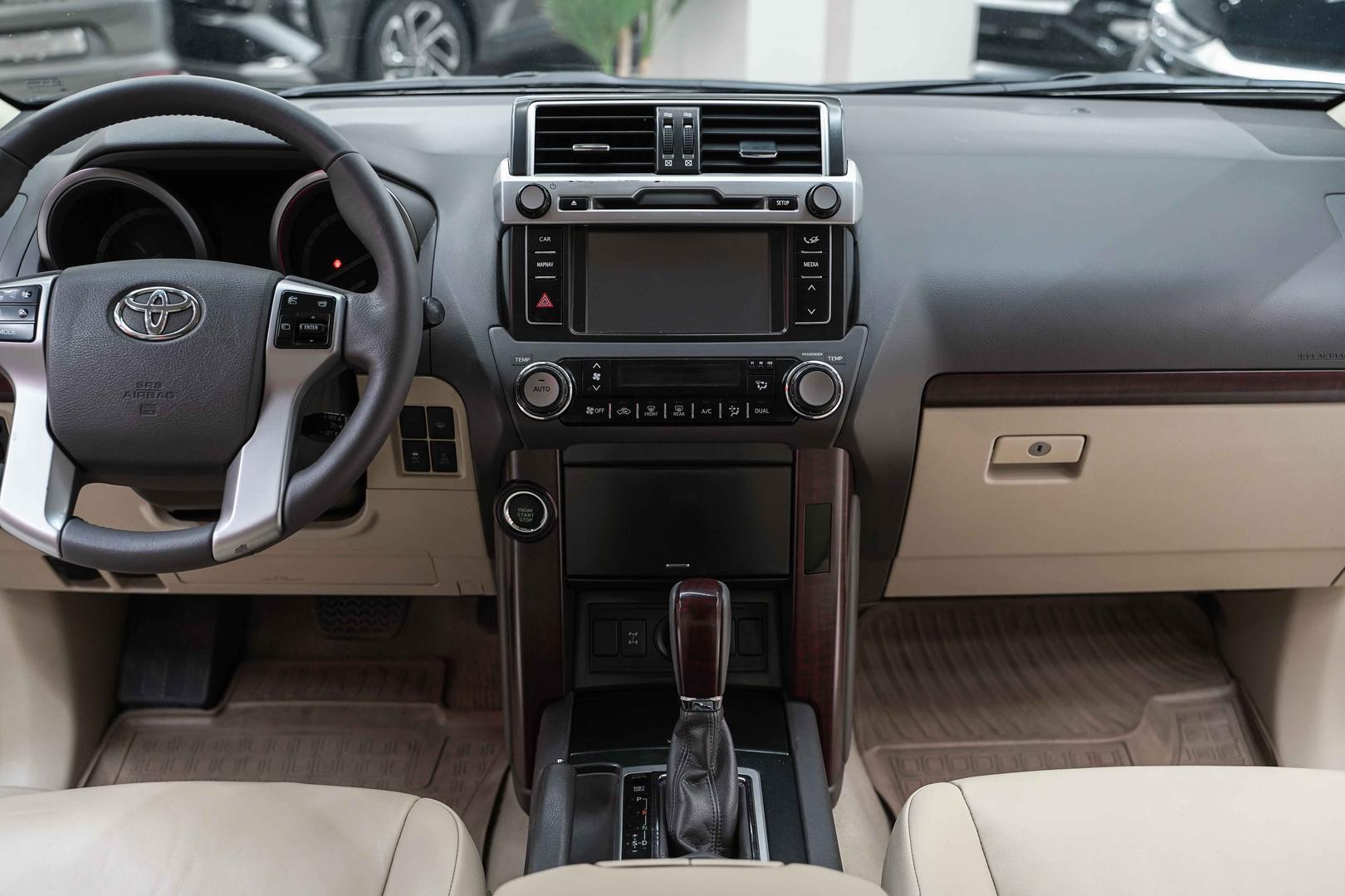 Toyota Land Cruiser Prado 2016, черный, ДЦ Орехово