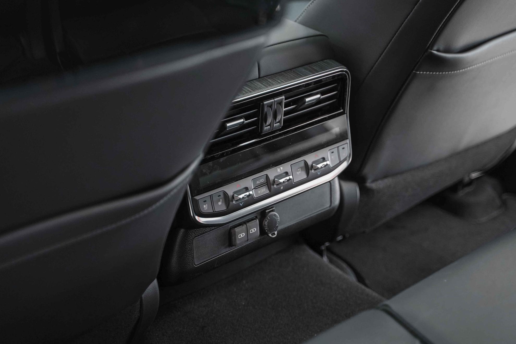 Toyota Land Cruiser 2026, белый, ДЦ Орехово