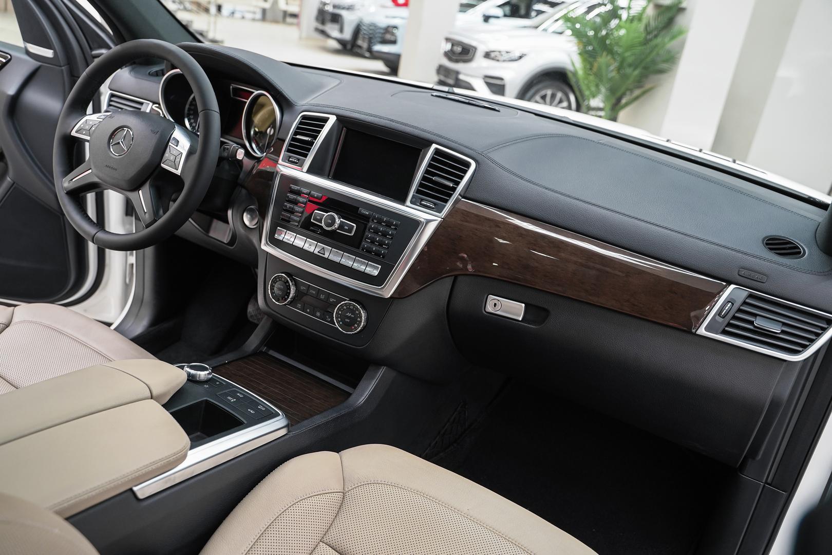Mercedes-Benz GL-Класс 2015, белый, ДЦ Орехово