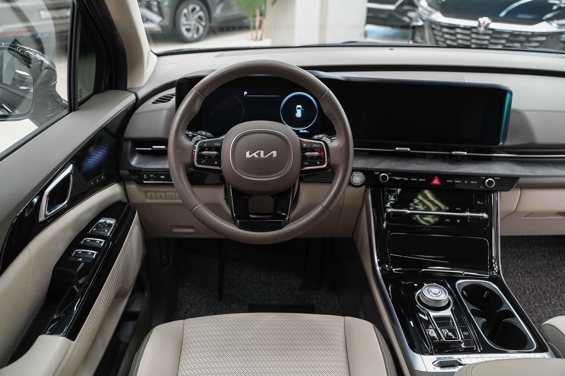 Kia Carnival 2023, черный, ДЦ Орехово