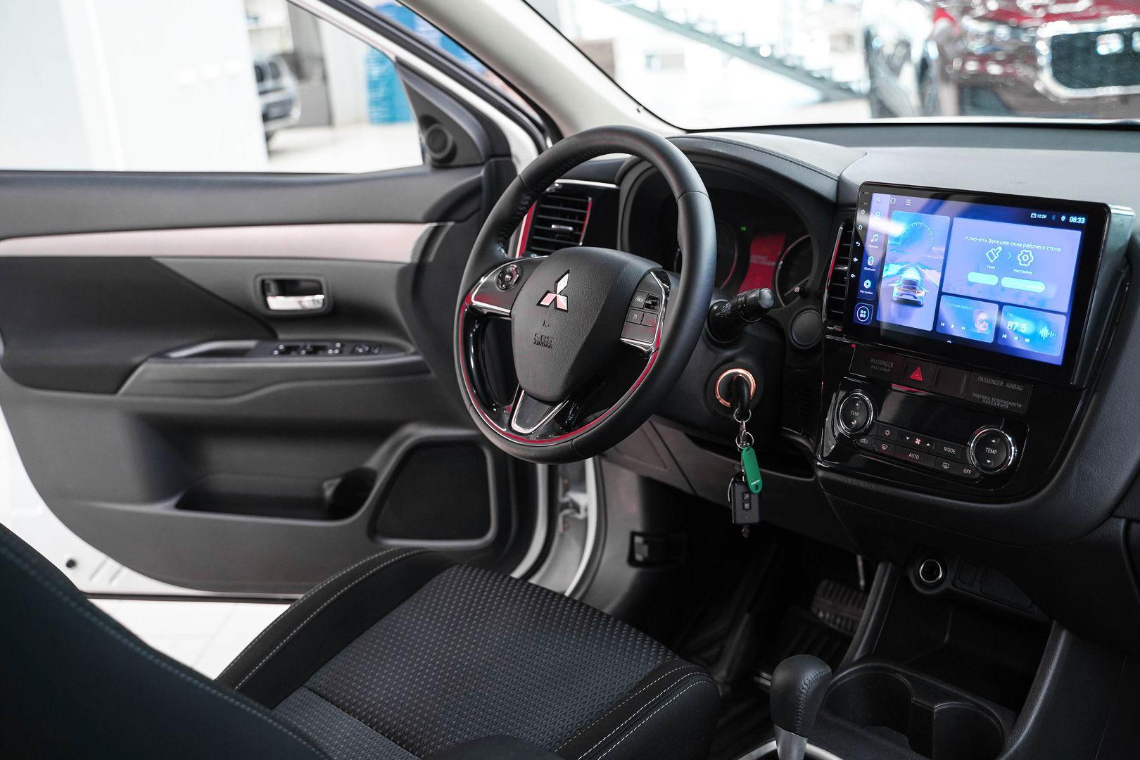 Mitsubishi Outlander 2016, белый, ДЦ Орехово