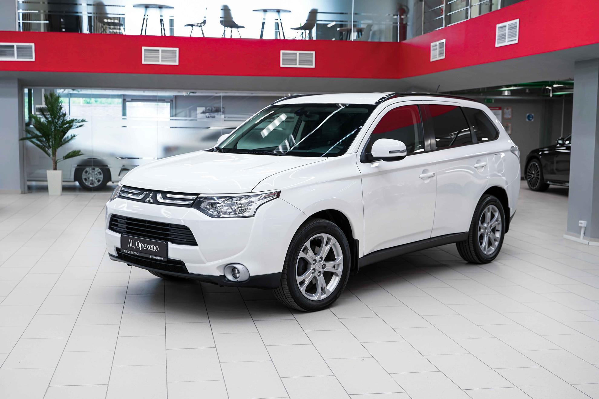 Mitsubishi Outlander 2014, белый, ДЦ Орехово