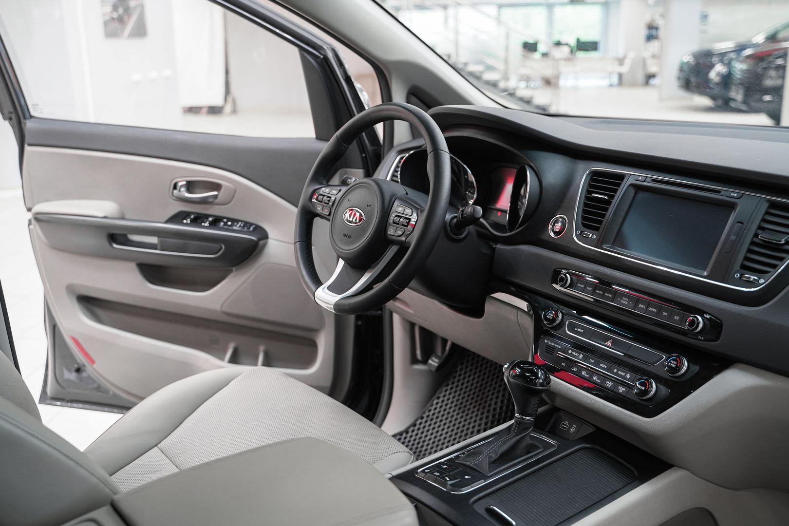 Kia Carnival 2016, серый, ДЦ Орехово