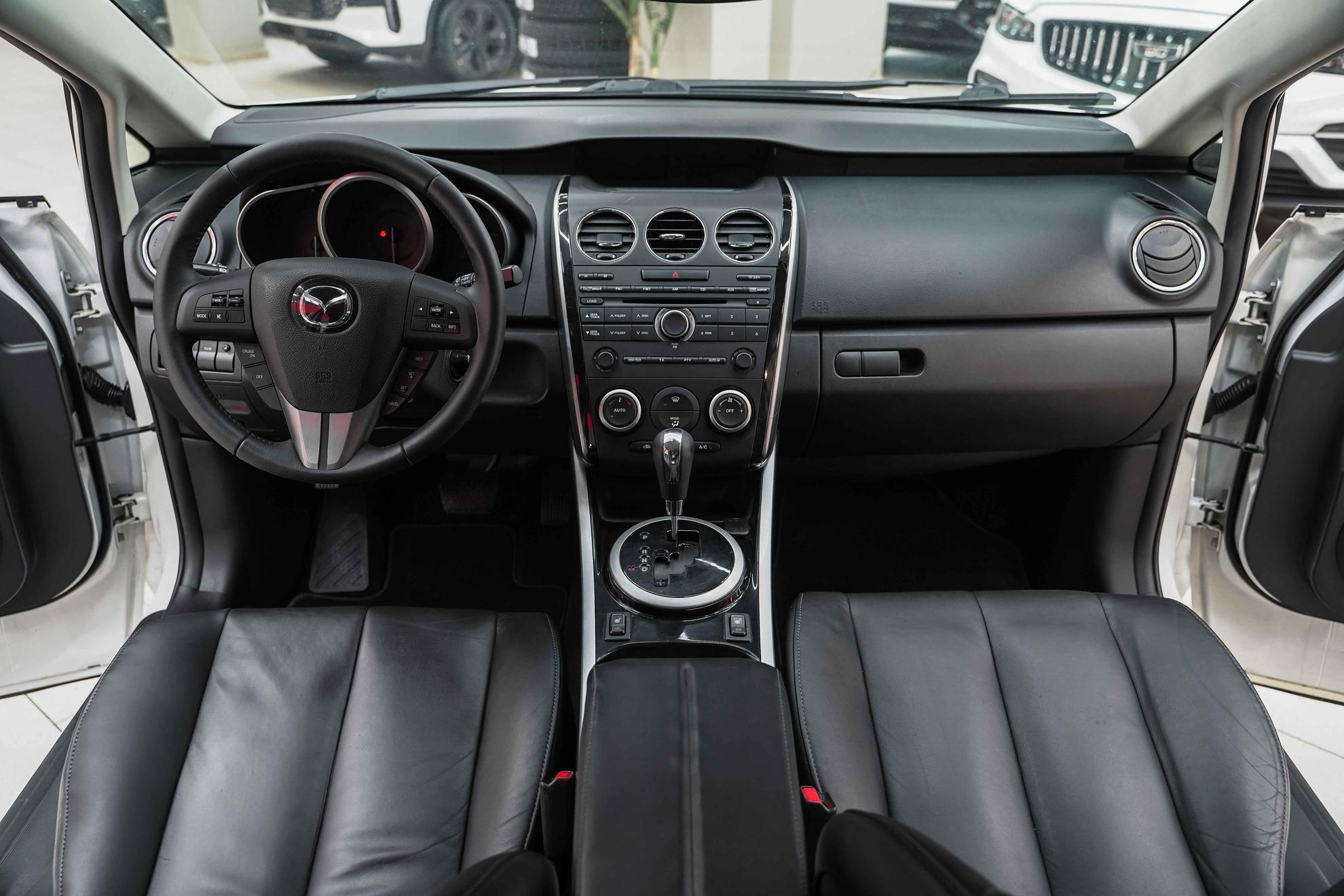 Mazda CX-7 2011, белый, ДЦ Орехово