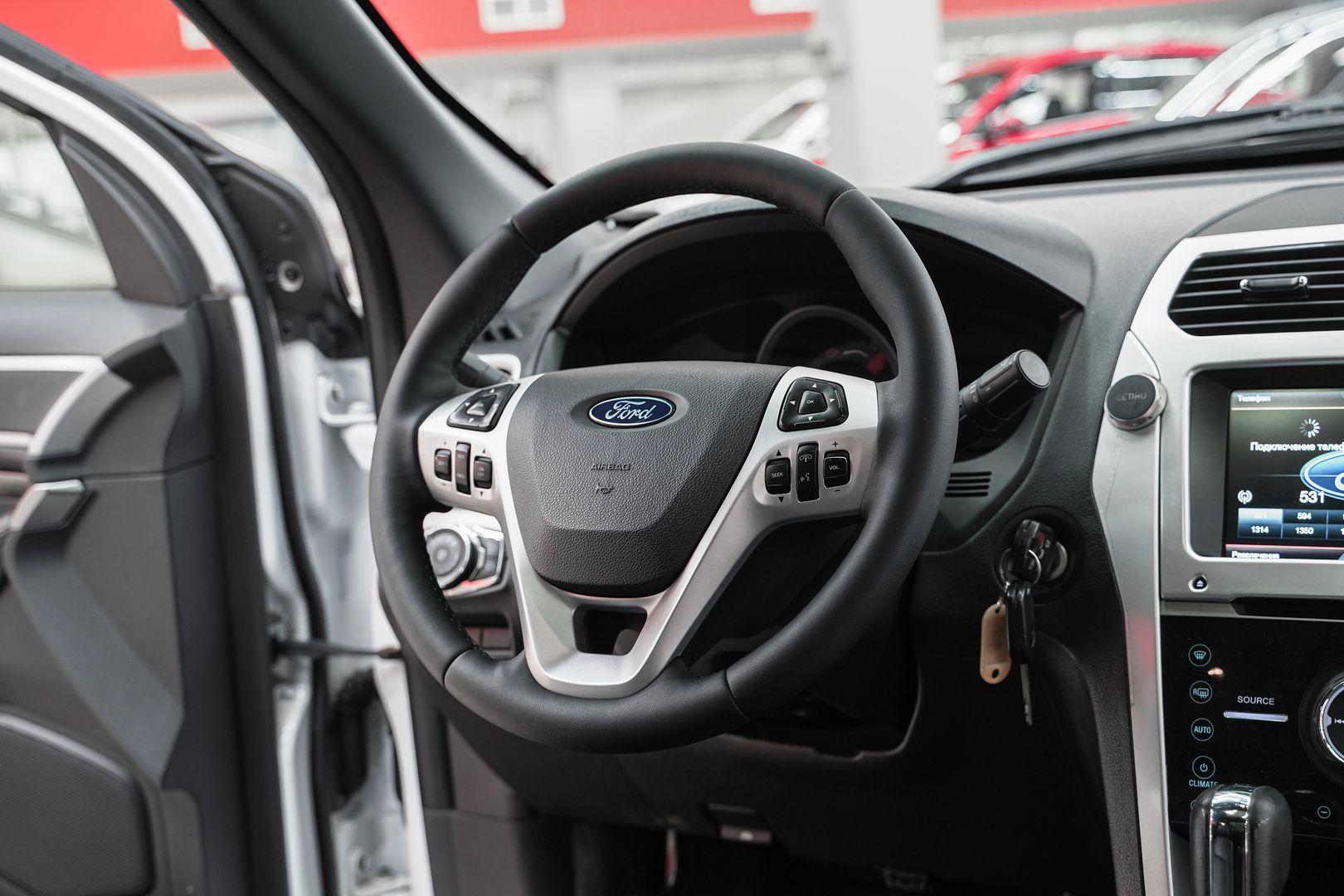 Ford Explorer 2013, белый, ДЦ Орехово