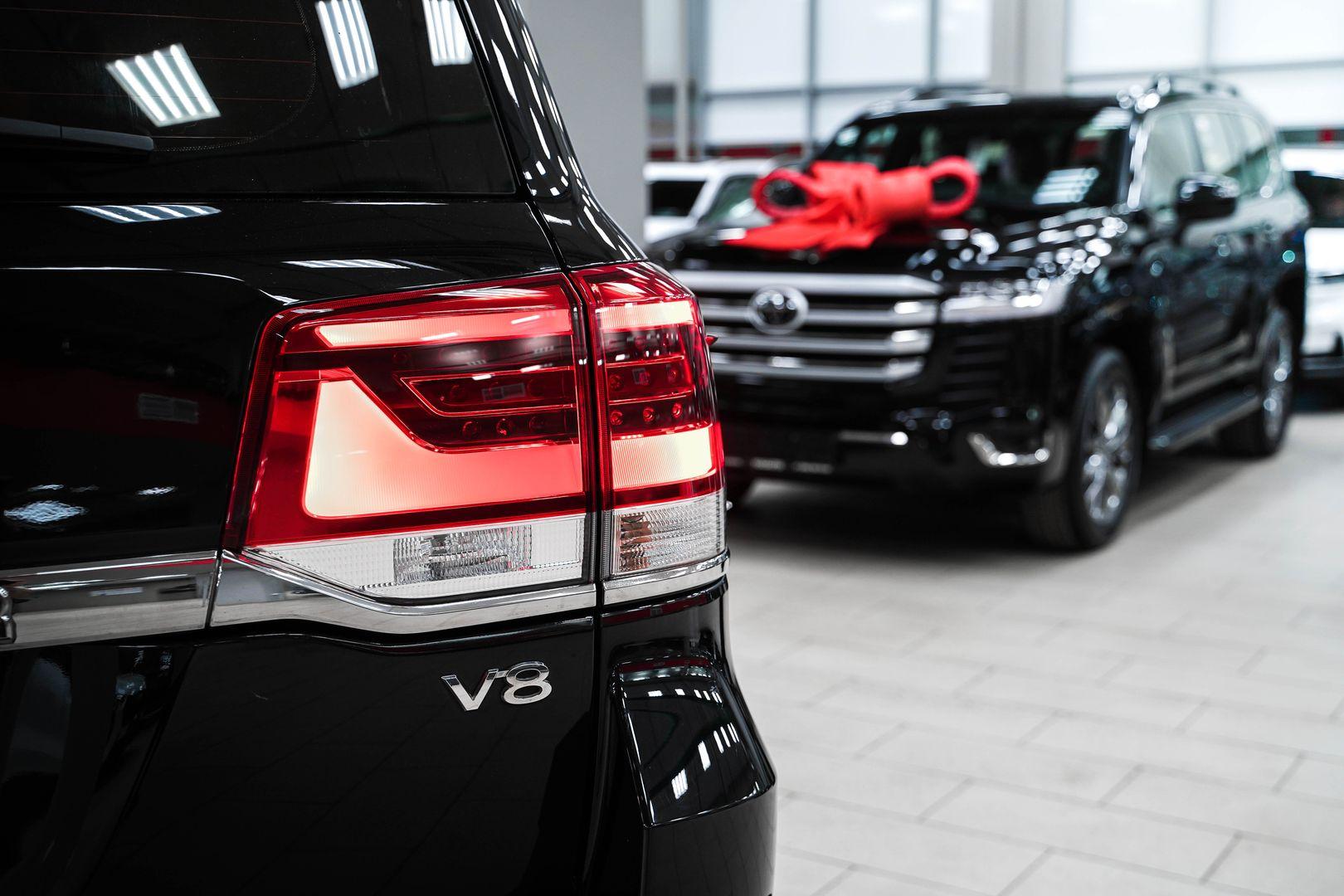 Toyota Land Cruiser 2017, черный, ДЦ Орехово