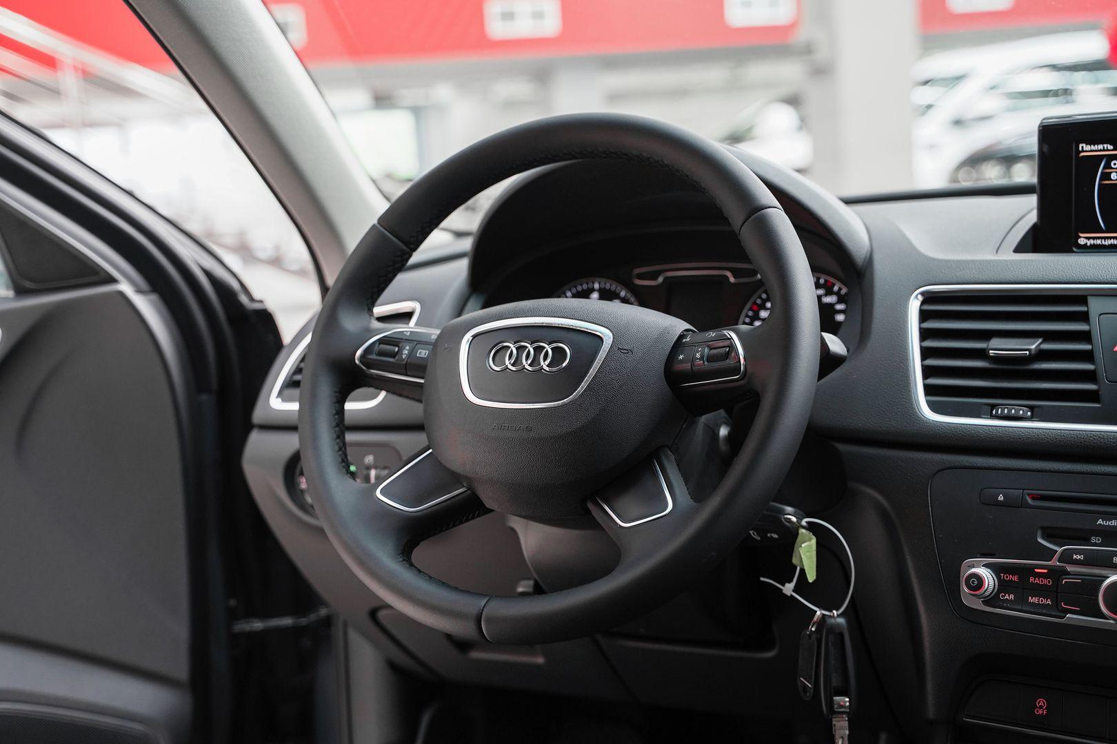 Audi Q3 2013, серый, ДЦ Орехово