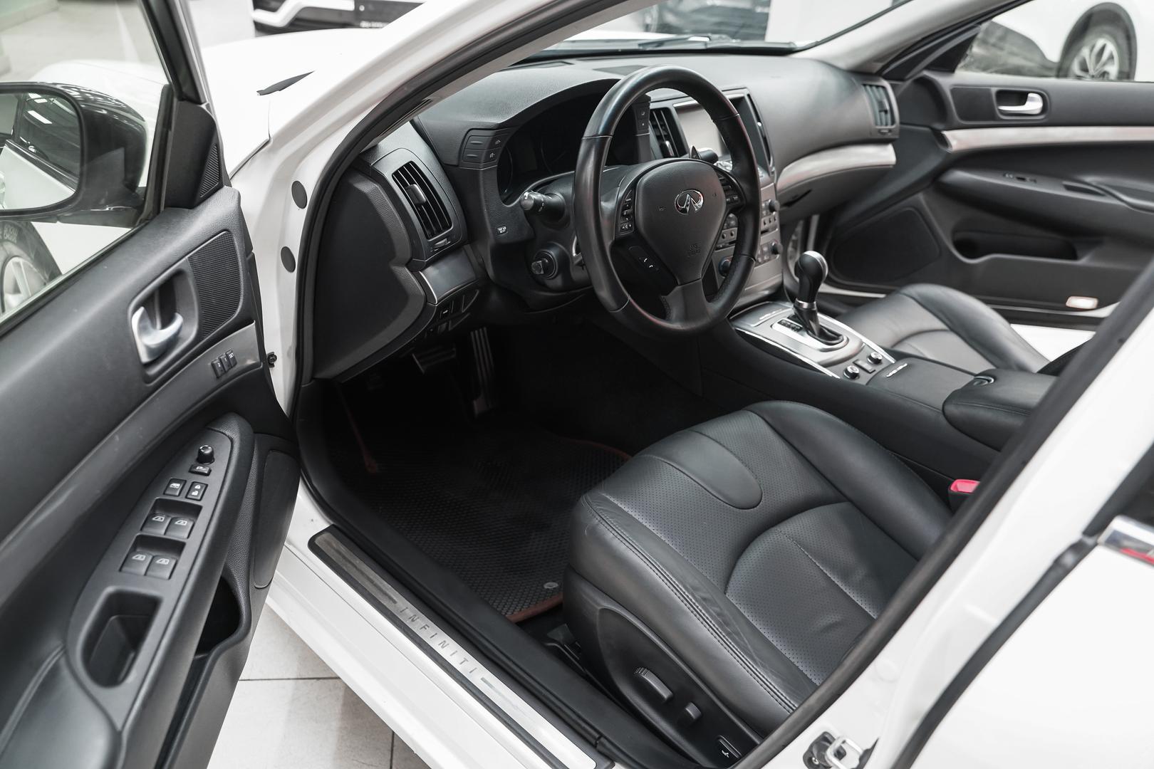 Infiniti G 2012, белый, ДЦ Орехово