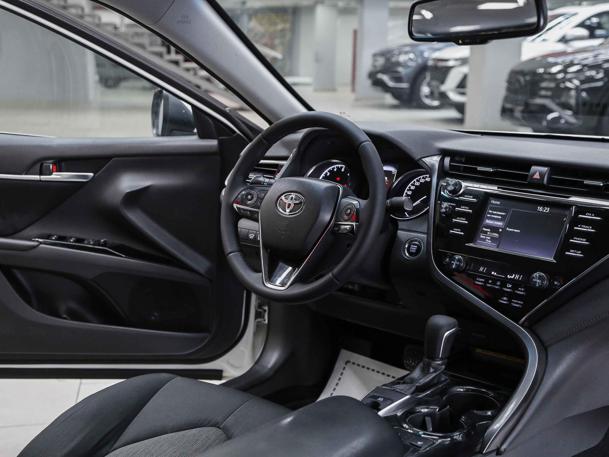 Toyota Camry 2020, белый, ДЦ Орехово
