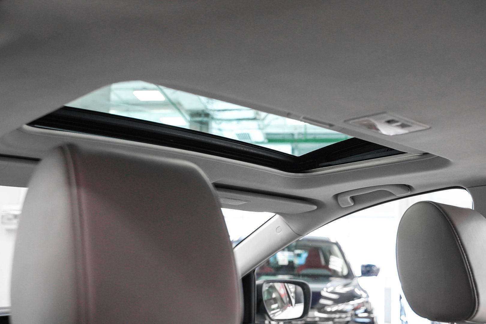 Mazda CX-7 2011, белый, ДЦ Орехово