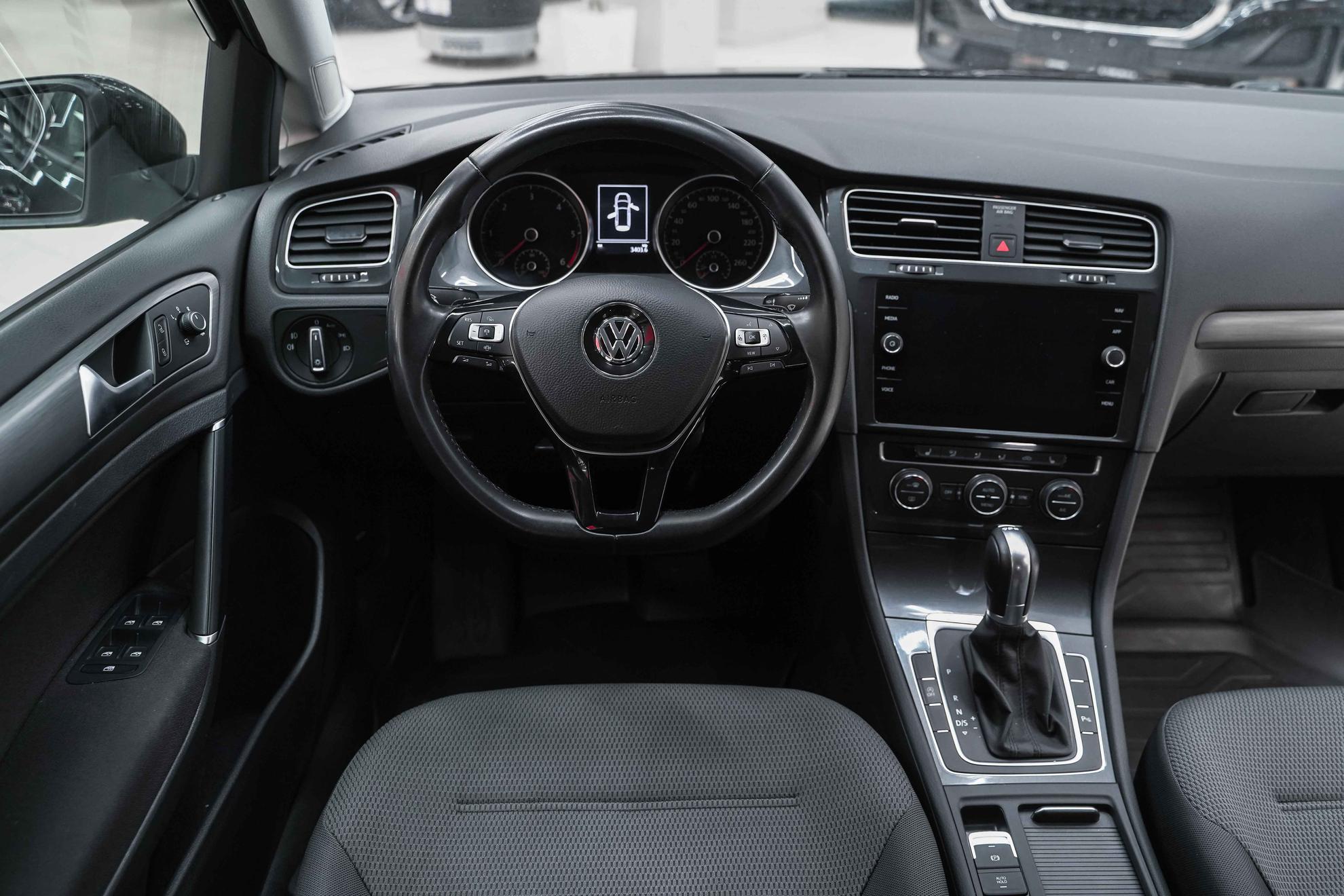 Volkswagen Golf 2019, черный, ДЦ Орехово