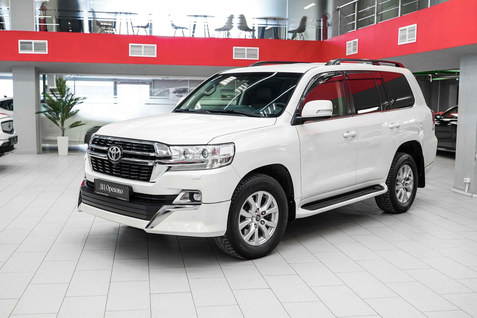 Toyota Land Cruiser 2018, белый, ДЦ Орехово