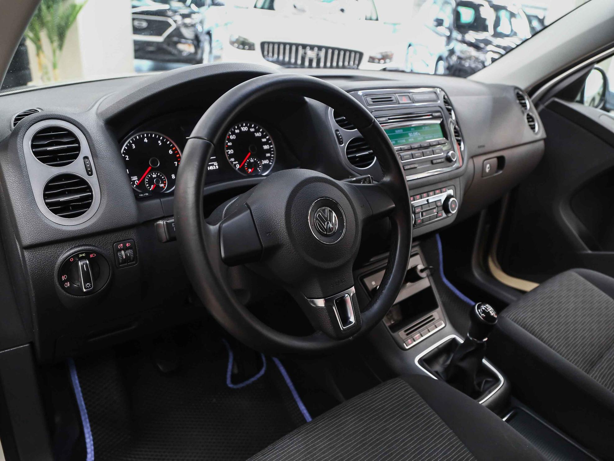 Volkswagen Tiguan 2013, серебряный, ДЦ Орехово