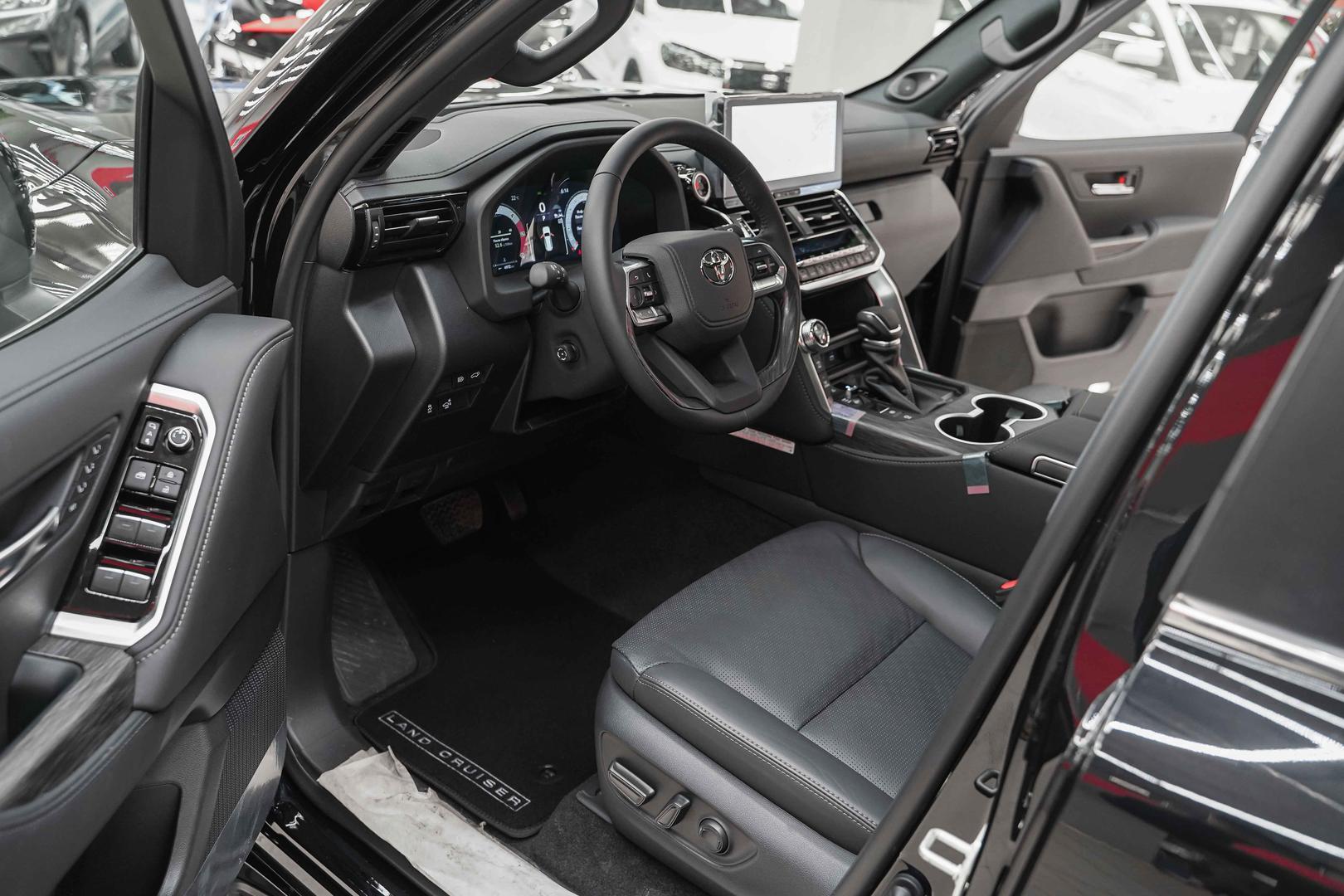 Toyota Land Cruiser 2025, черный, ДЦ Орехово