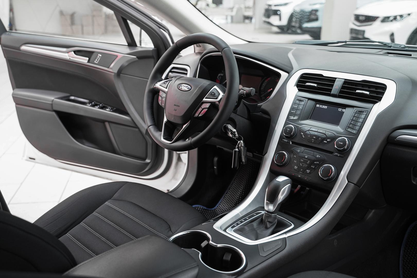 Ford Mondeo 2015, белый, ДЦ Орехово
