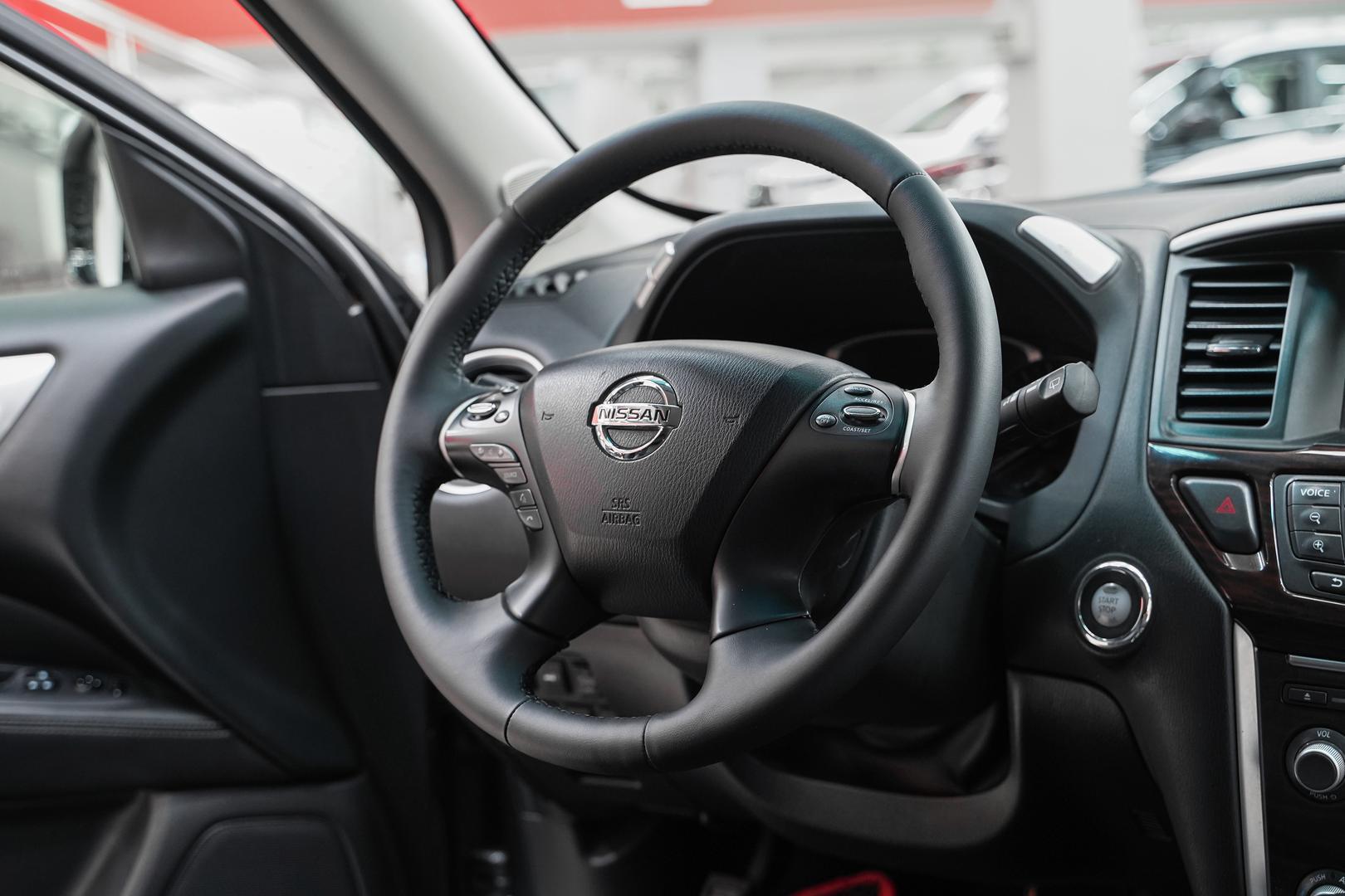Nissan Pathfinder 2015, серый, ДЦ Орехово