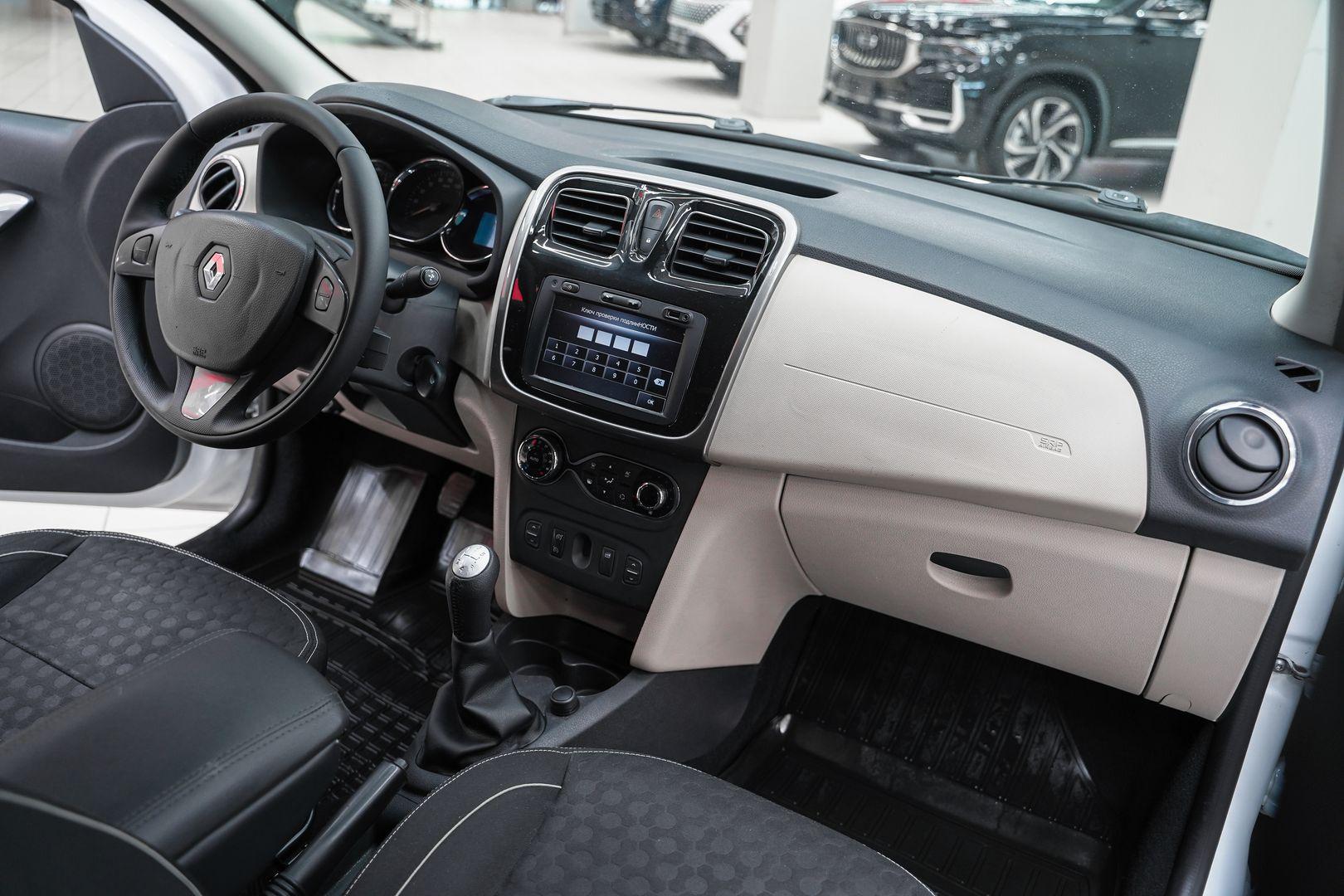 Renault Logan 2014, белый, ДЦ Орехово