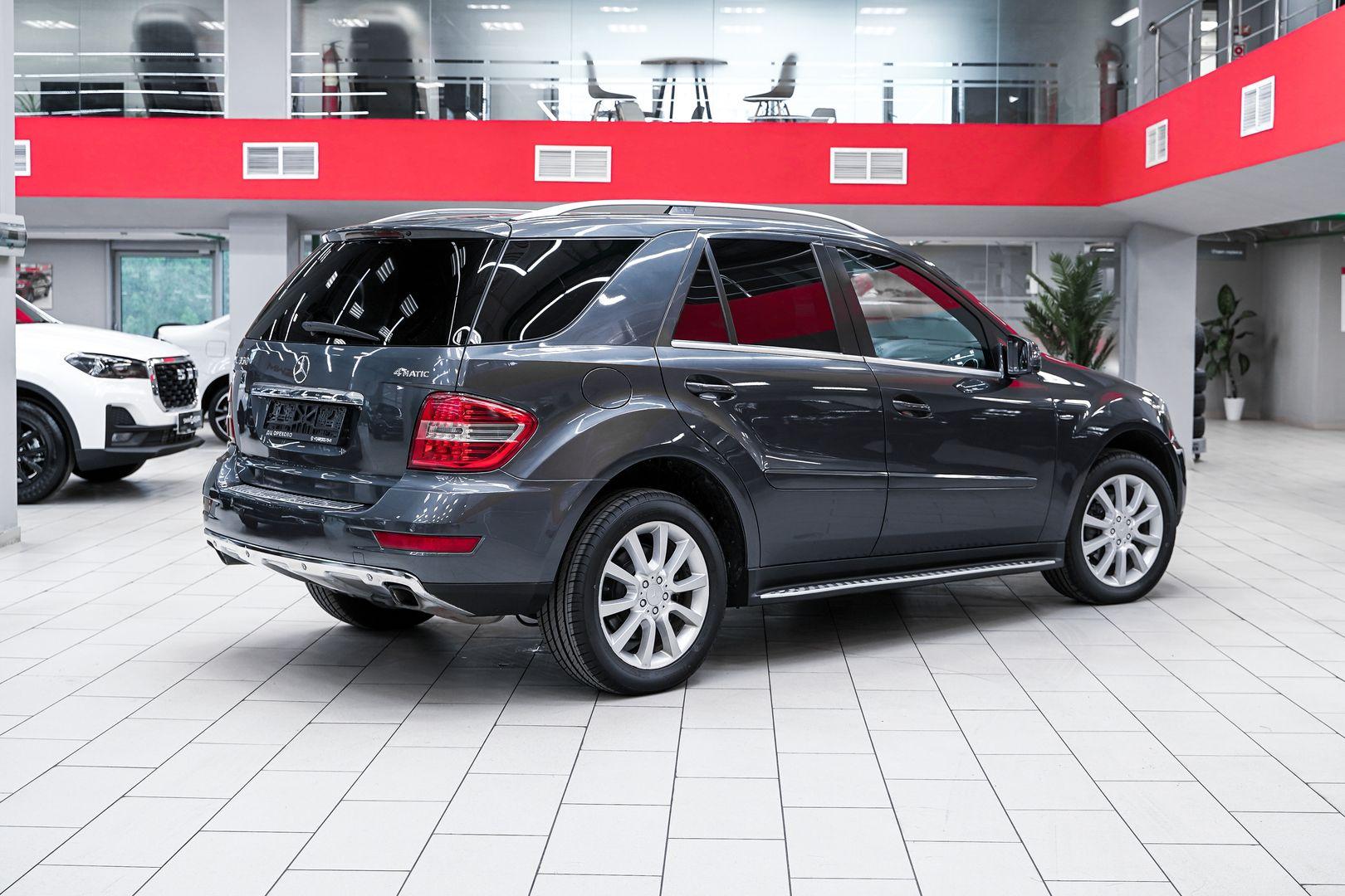 Mercedes-Benz M-Класс 2011, серый, ДЦ Орехово