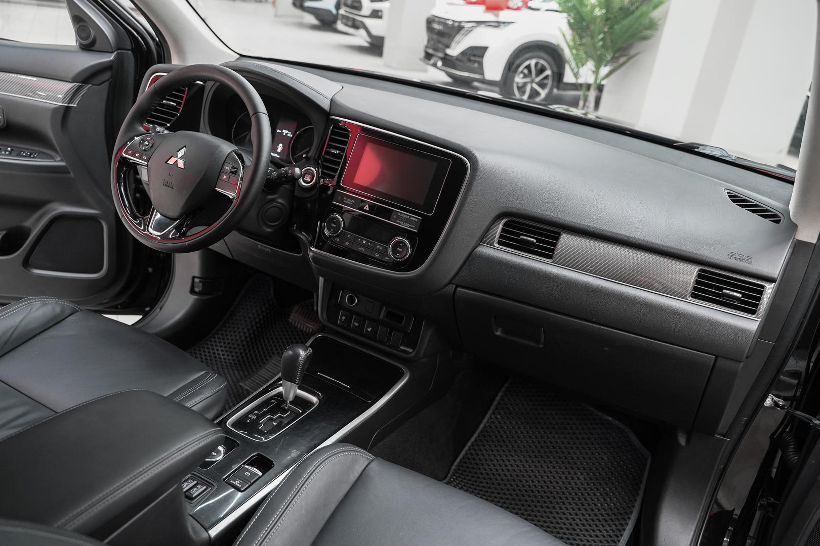 Mitsubishi Outlander 2019, черный, ДЦ Орехово