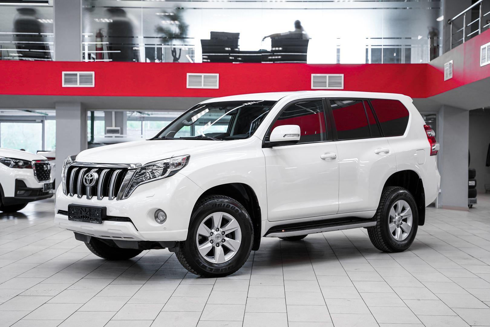 Toyota Land Cruiser Prado 2014, белый, ДЦ Орехово