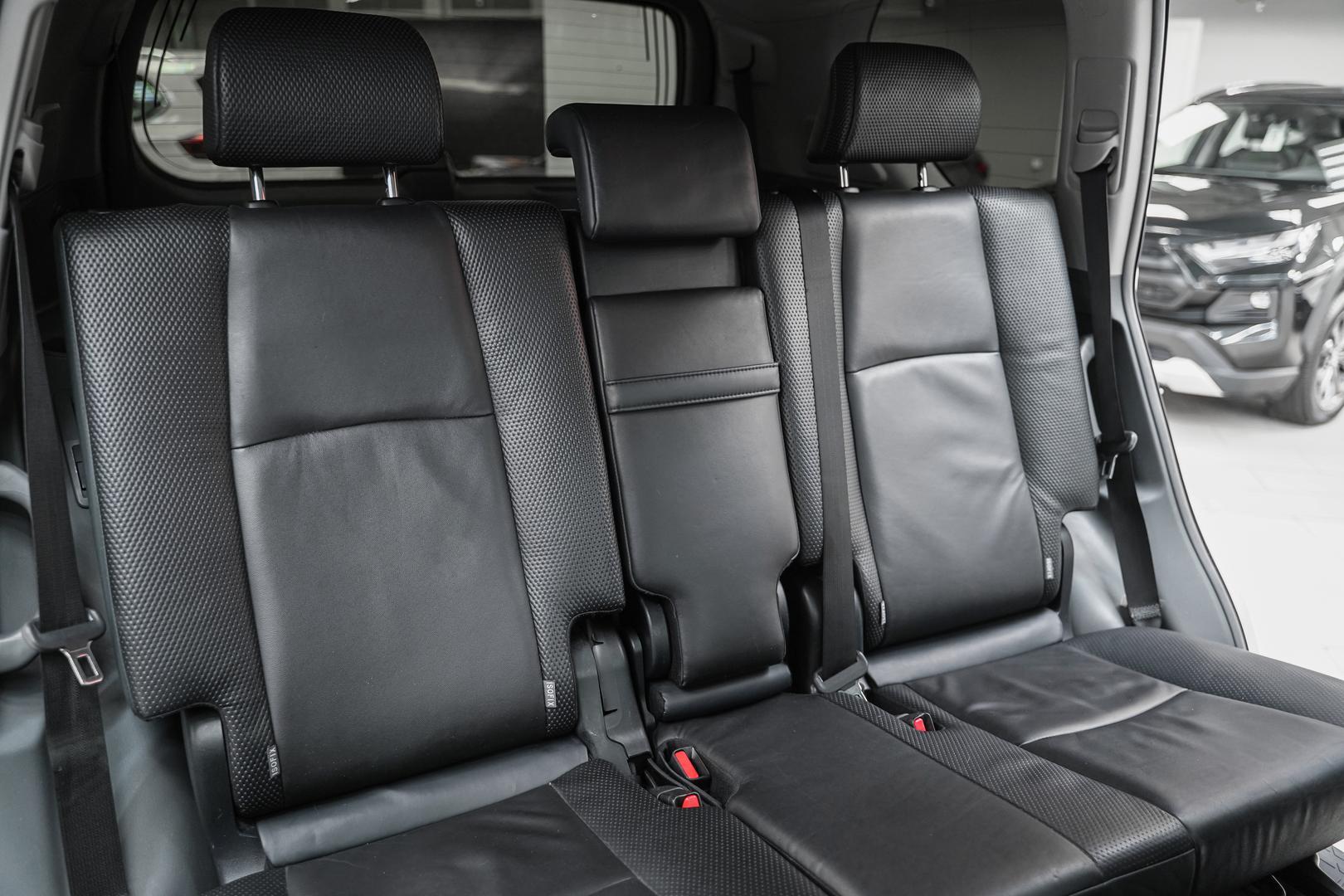 Toyota Land Cruiser Prado 2011, белый, ДЦ Орехово