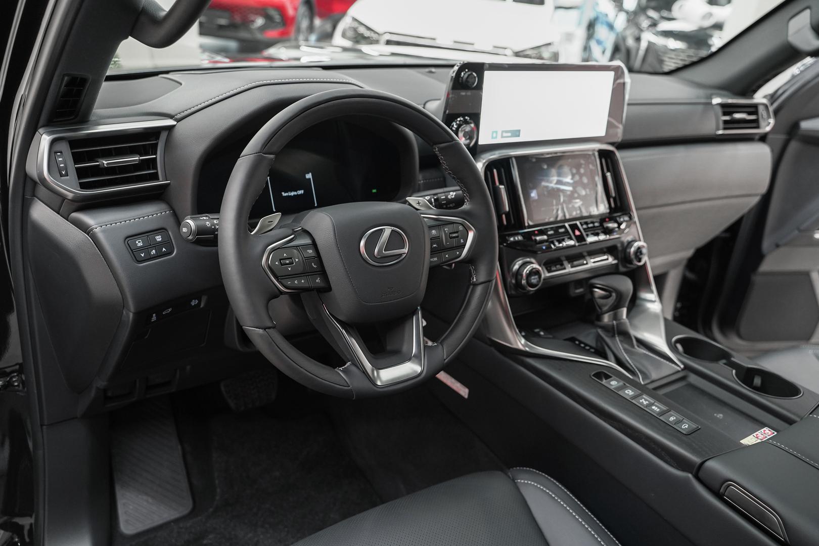Lexus LX 2025, черный, ДЦ Орехово