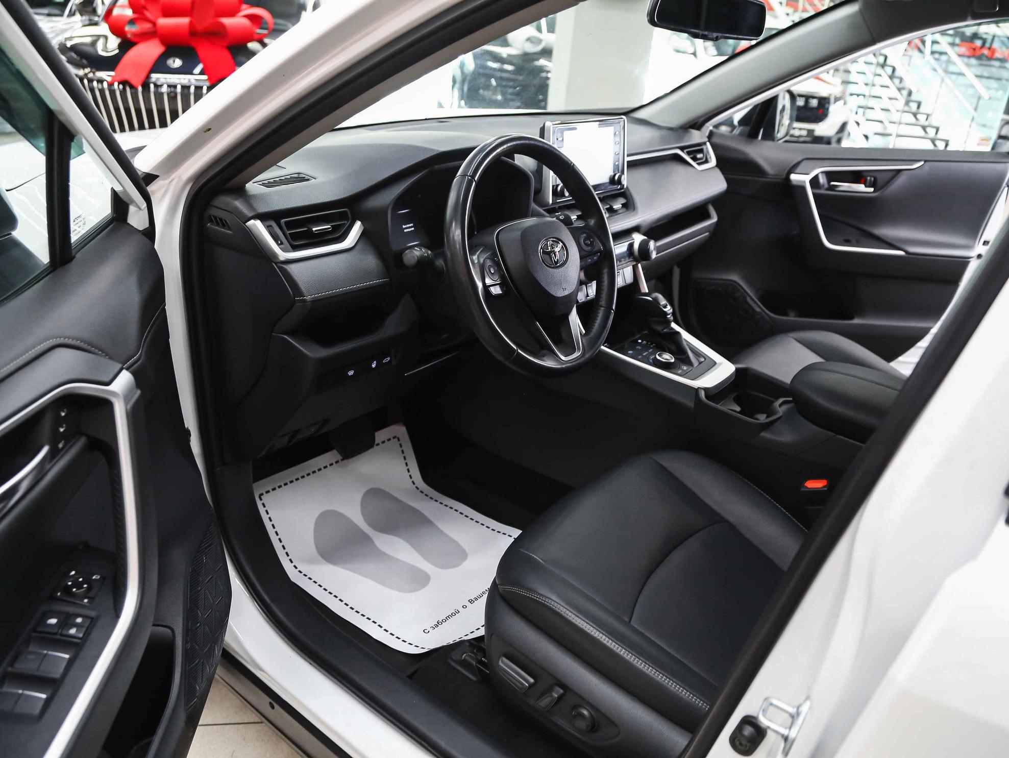 Toyota RAV4 2022, белый, ДЦ Орехово
