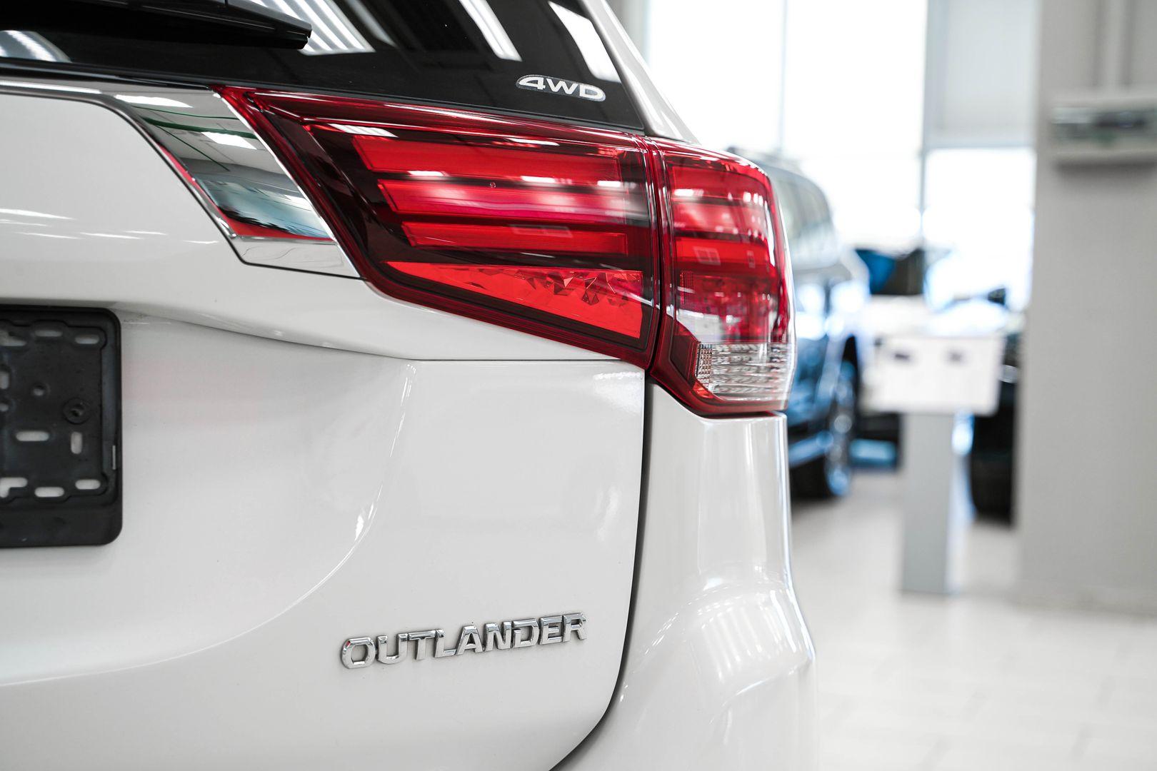 Mitsubishi Outlander 2018, белый, ДЦ Орехово