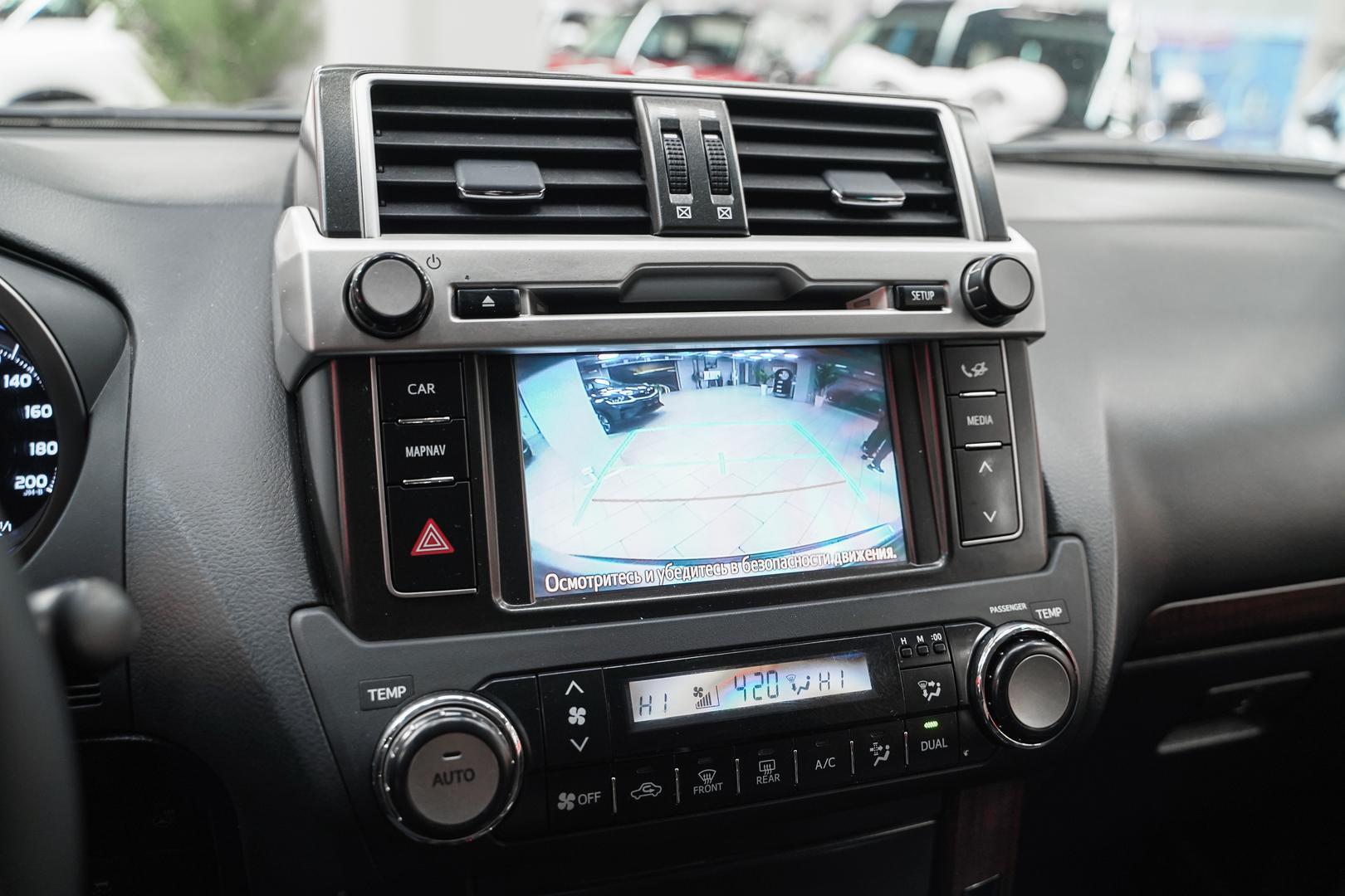 Toyota Land Cruiser Prado 2014, белый, ДЦ Орехово
