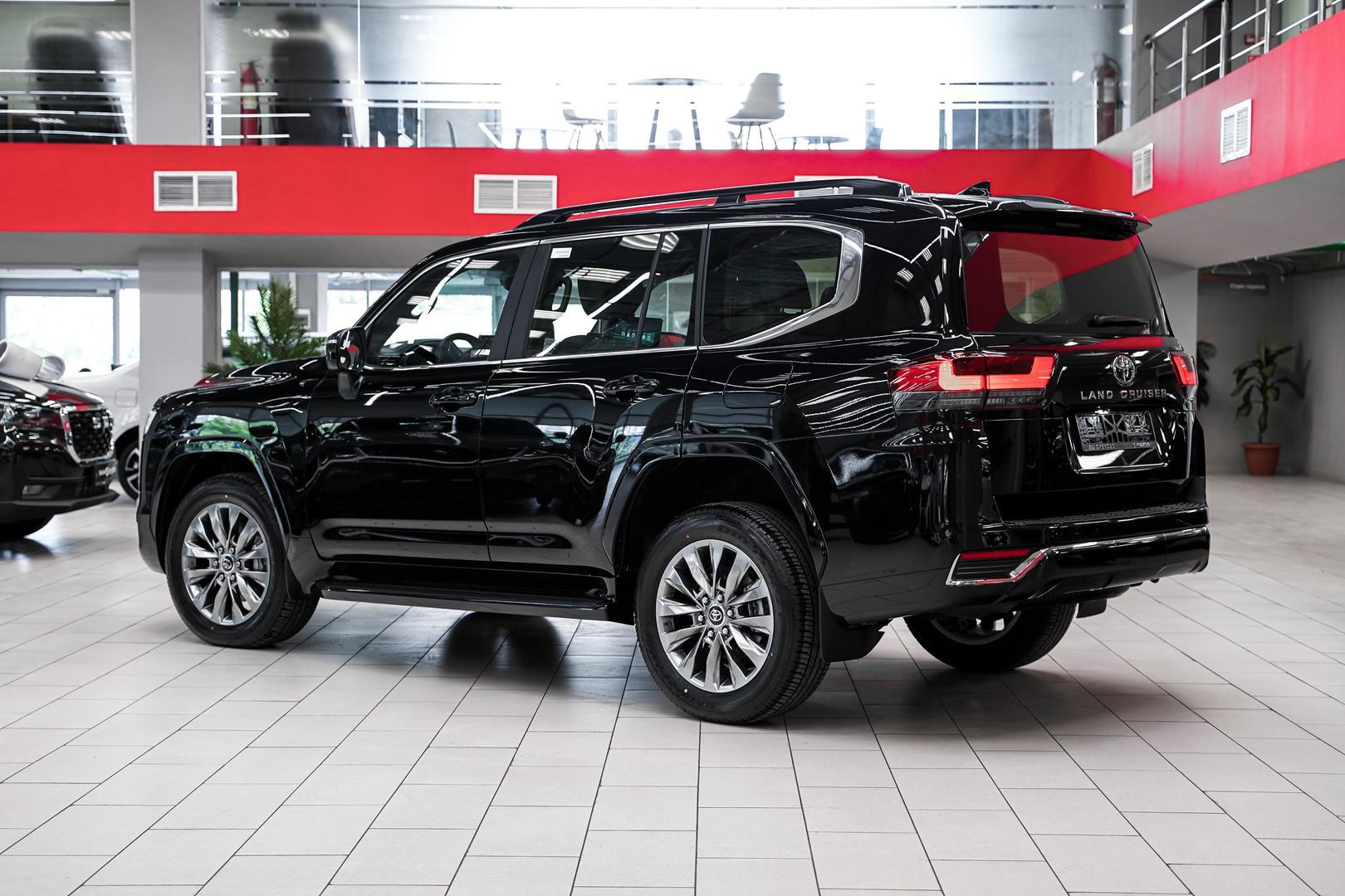 Toyota Land Cruiser 2024, черный, ДЦ Орехово