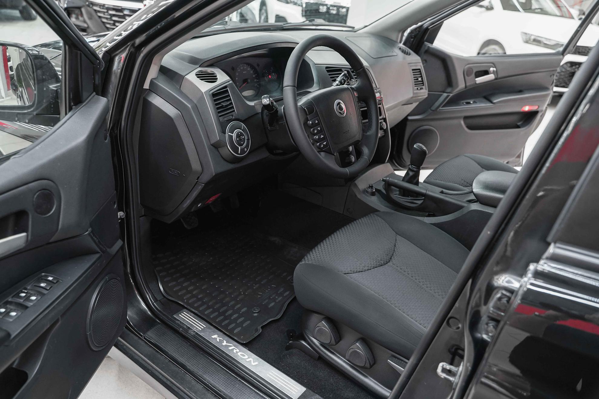SsangYong Kyron 2012, черный, ДЦ Орехово