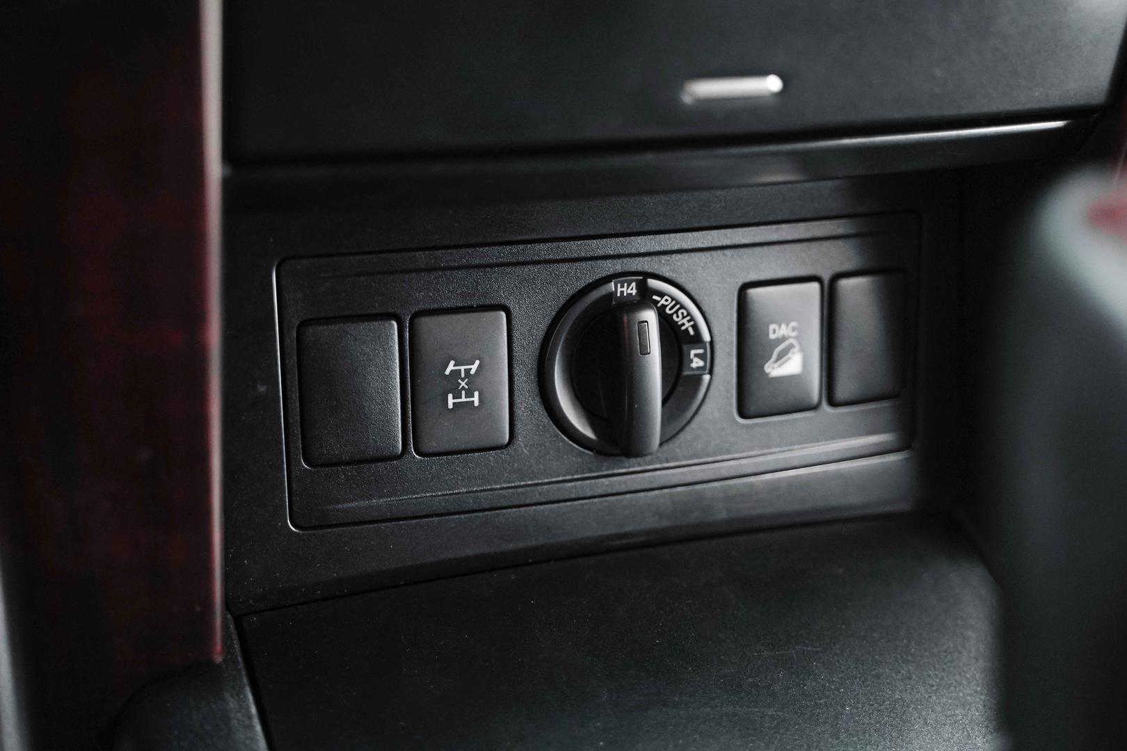 Toyota Land Cruiser Prado 2013, белый, ДЦ Орехово
