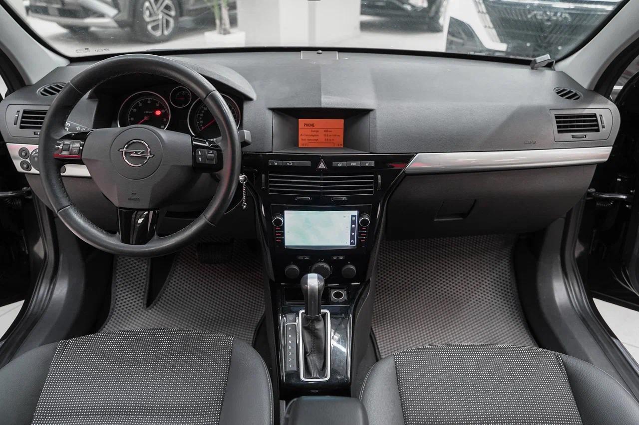 Opel Astra 2010, черный, ДЦ Орехово