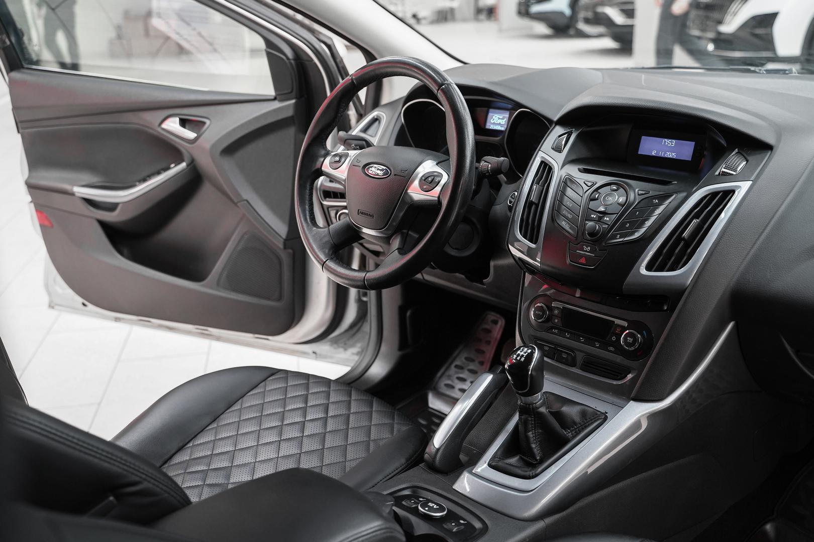 Ford Focus 2012, серый, ДЦ Орехово