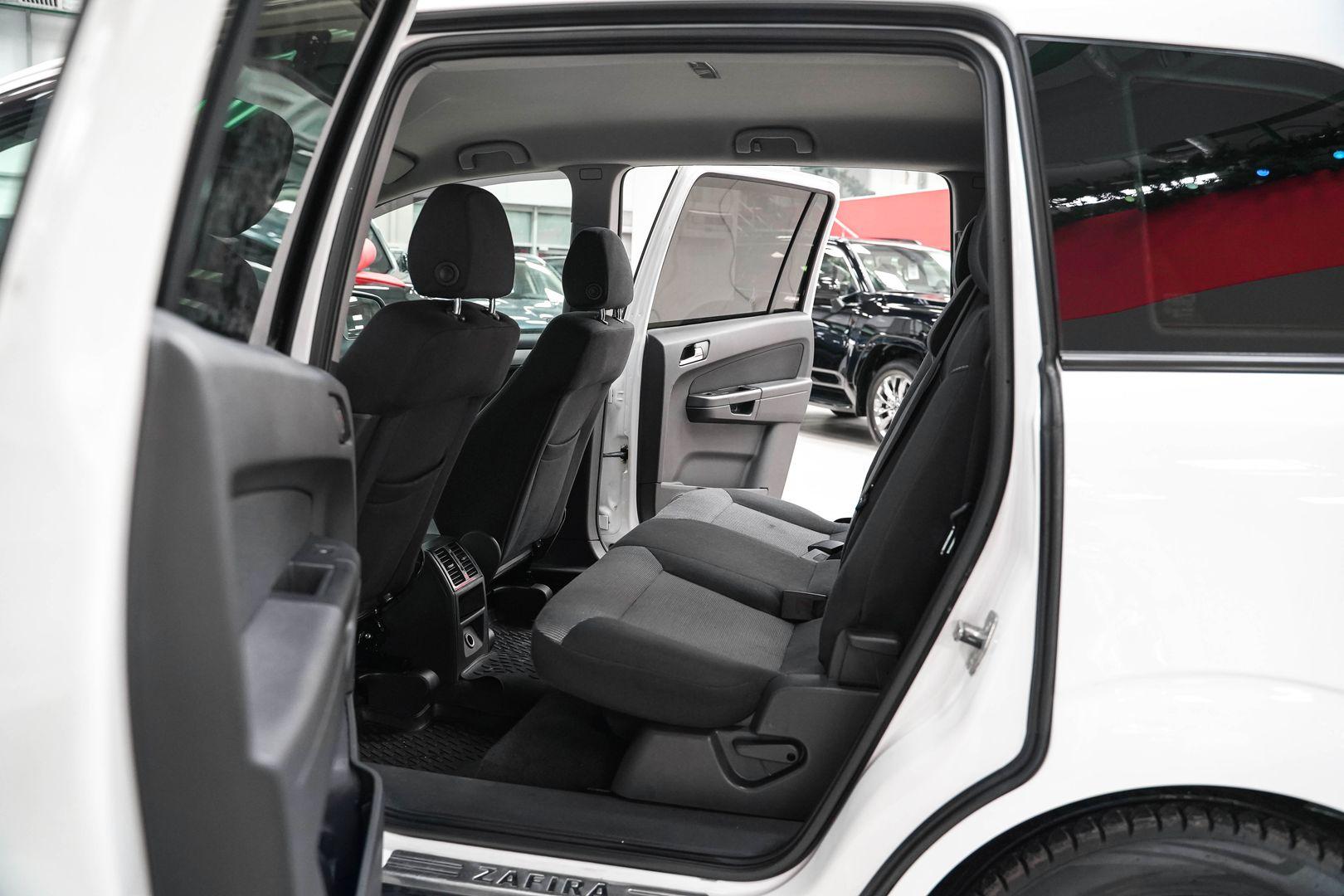 Opel Zafira 2012, белый, ДЦ Орехово