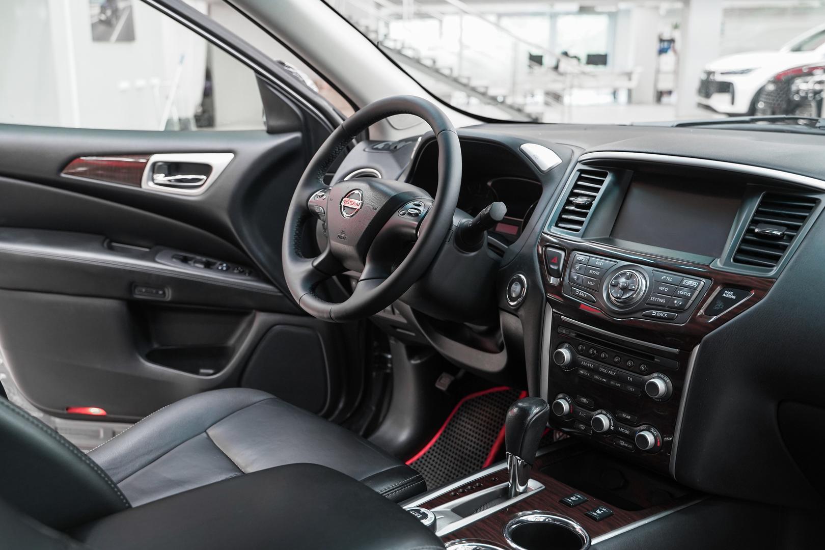 Nissan Pathfinder 2015, серый, ДЦ Орехово