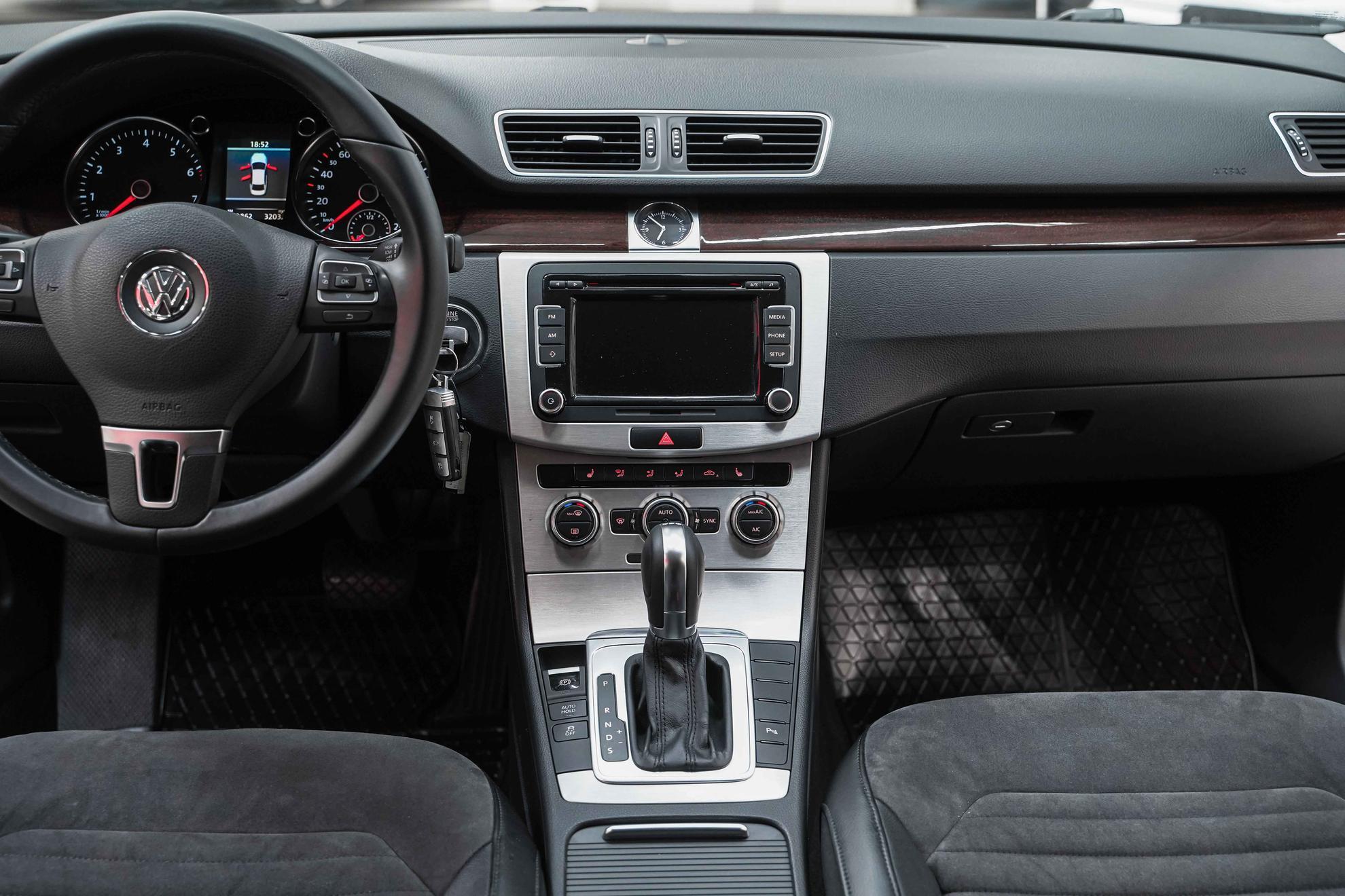 Volkswagen Passat 2014, синий, ДЦ Орехово