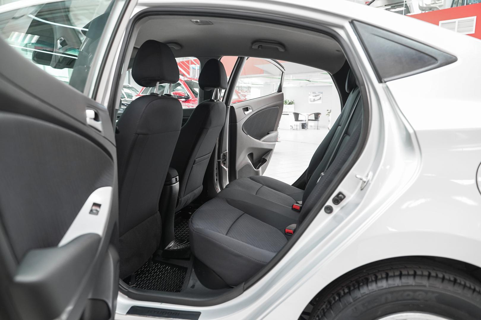 Hyundai Solaris 2015, серебряный, ДЦ Орехово