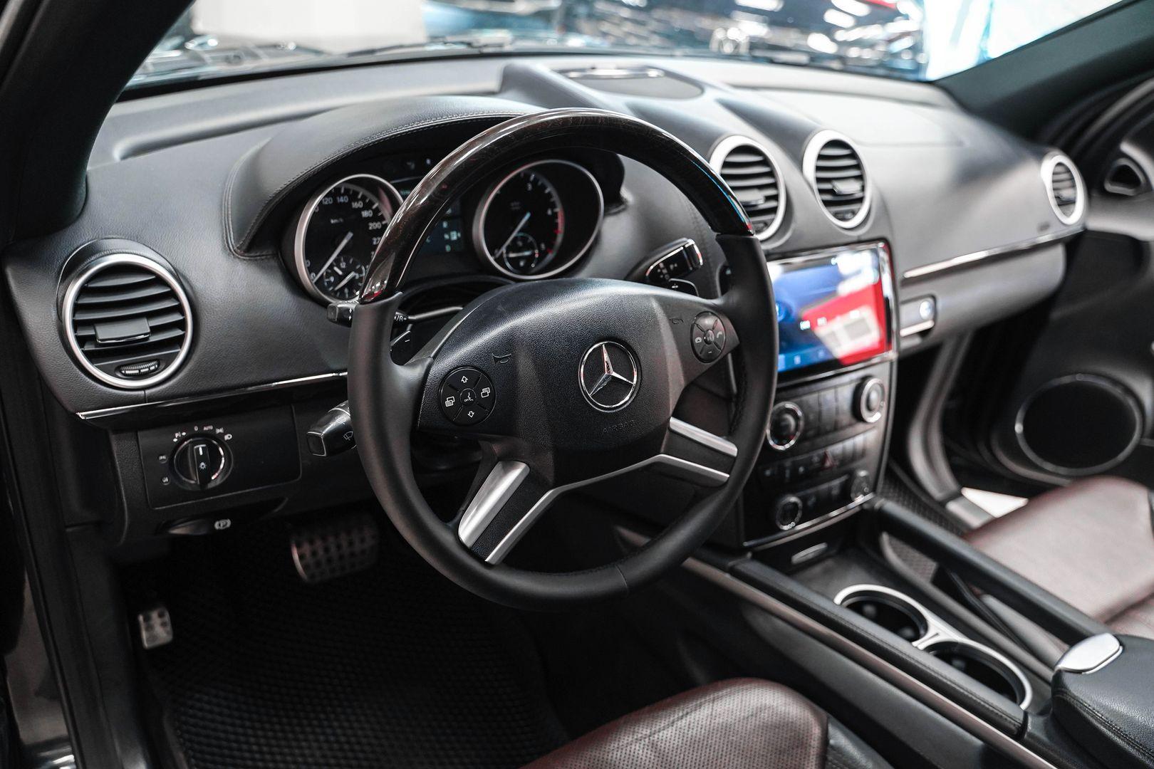 Mercedes-Benz GL-Класс 2011, черный, ДЦ Орехово