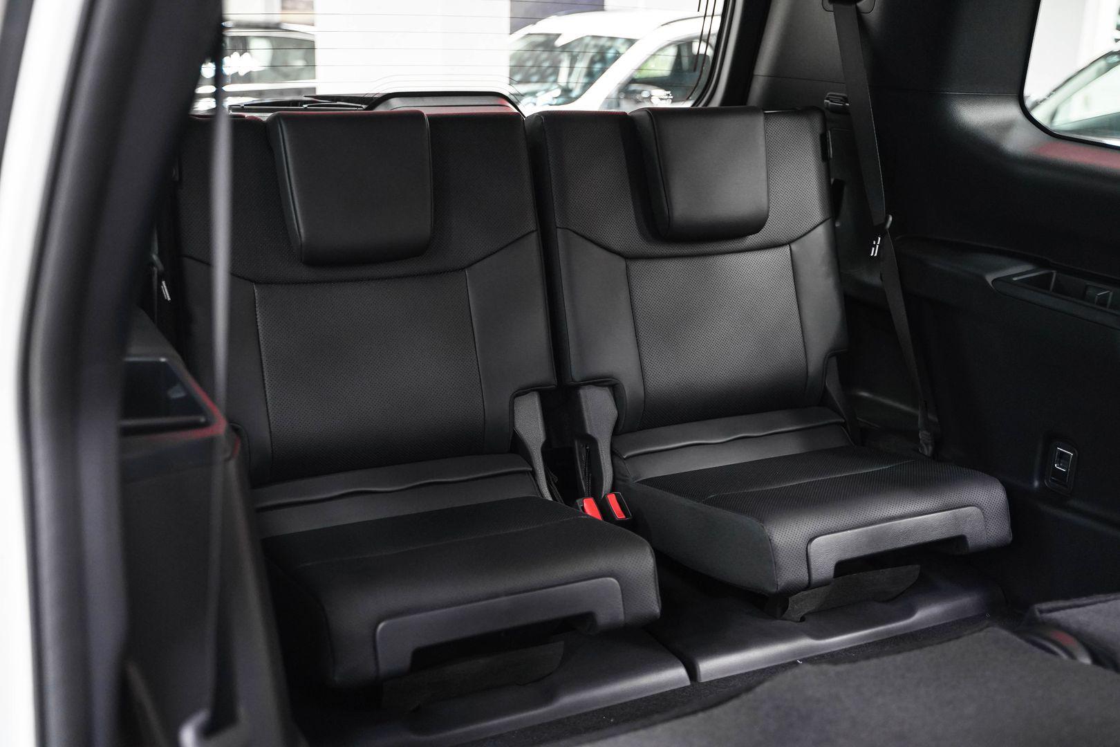 Toyota Land Cruiser Prado 2024, белый, ДЦ Орехово