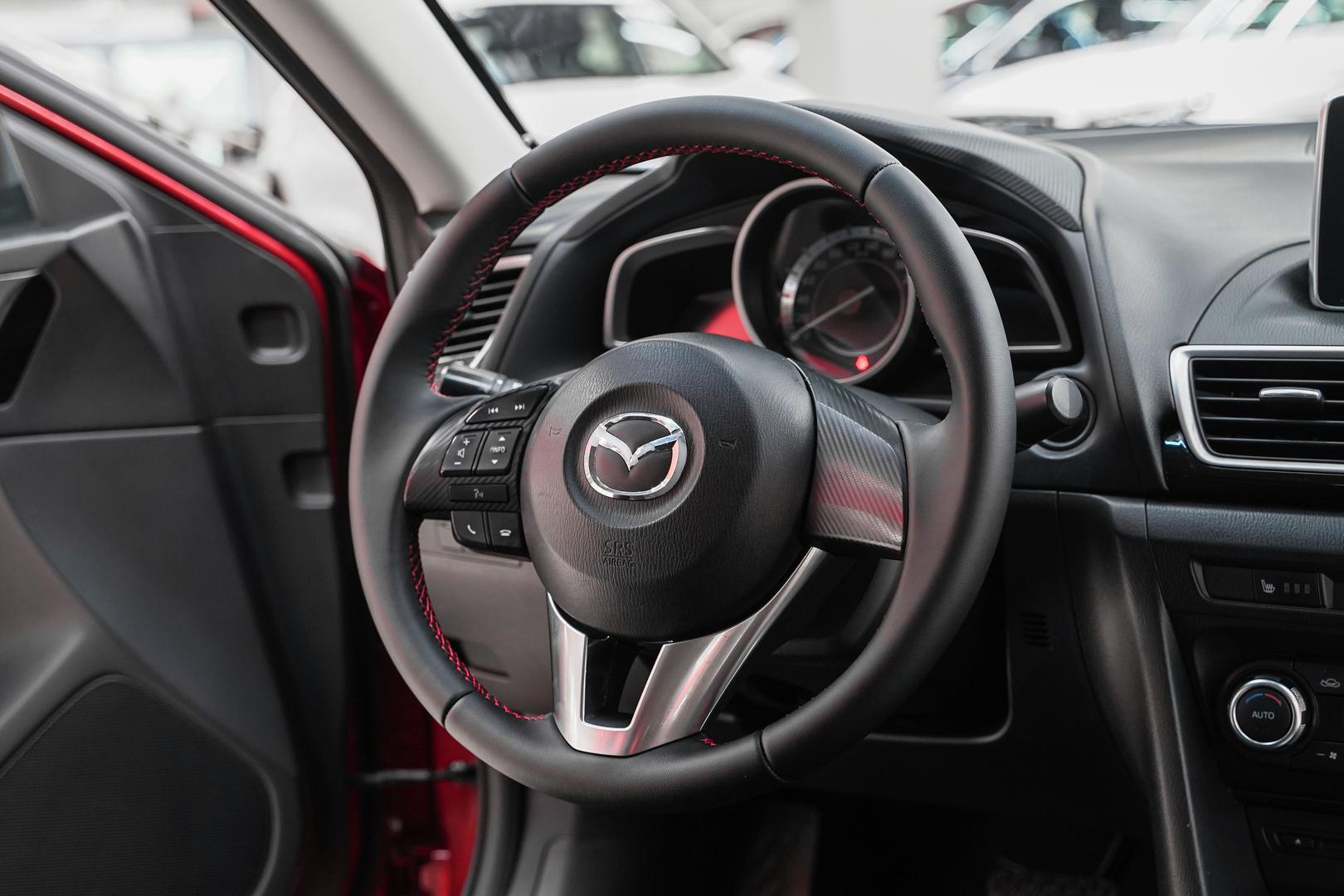 Mazda 3 2014, красный, ДЦ Орехово