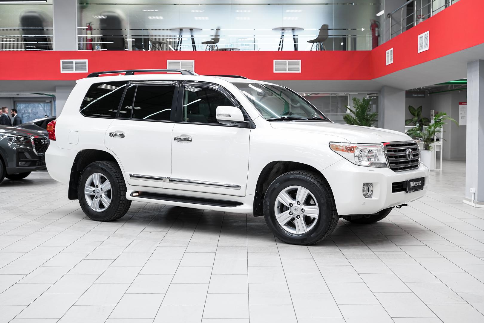 Toyota Land Cruiser 2014, белый, ДЦ Орехово