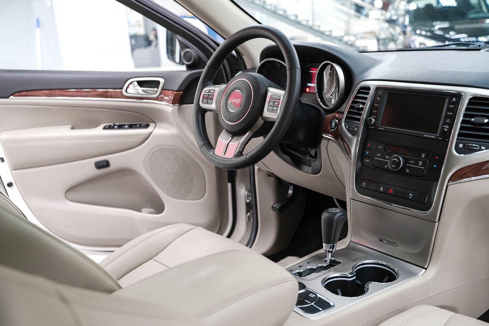 Jeep Grand Cherokee 2011, белый, ДЦ Орехово