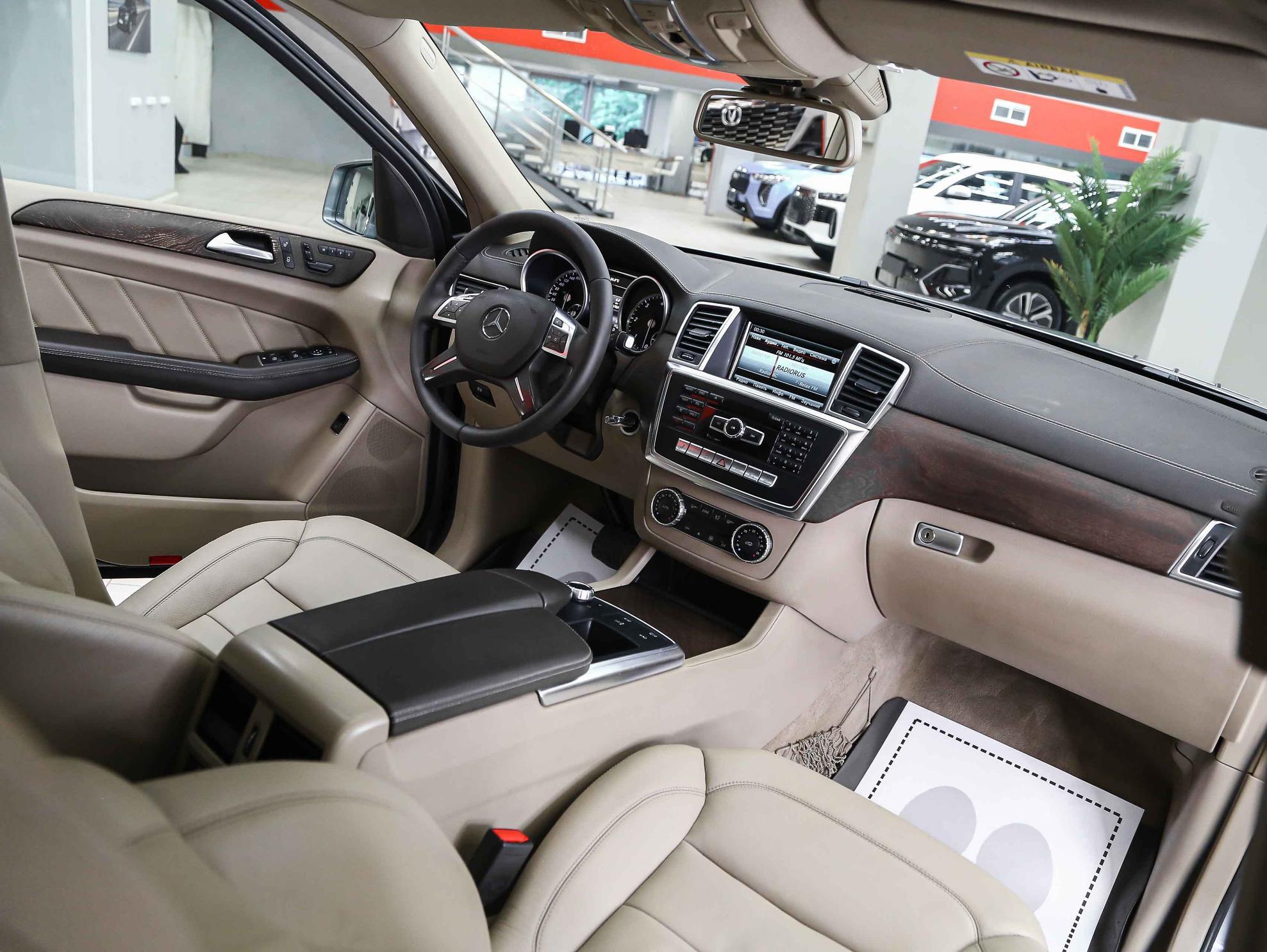 Mercedes-Benz GL-Класс 2015, серый, ДЦ Орехово